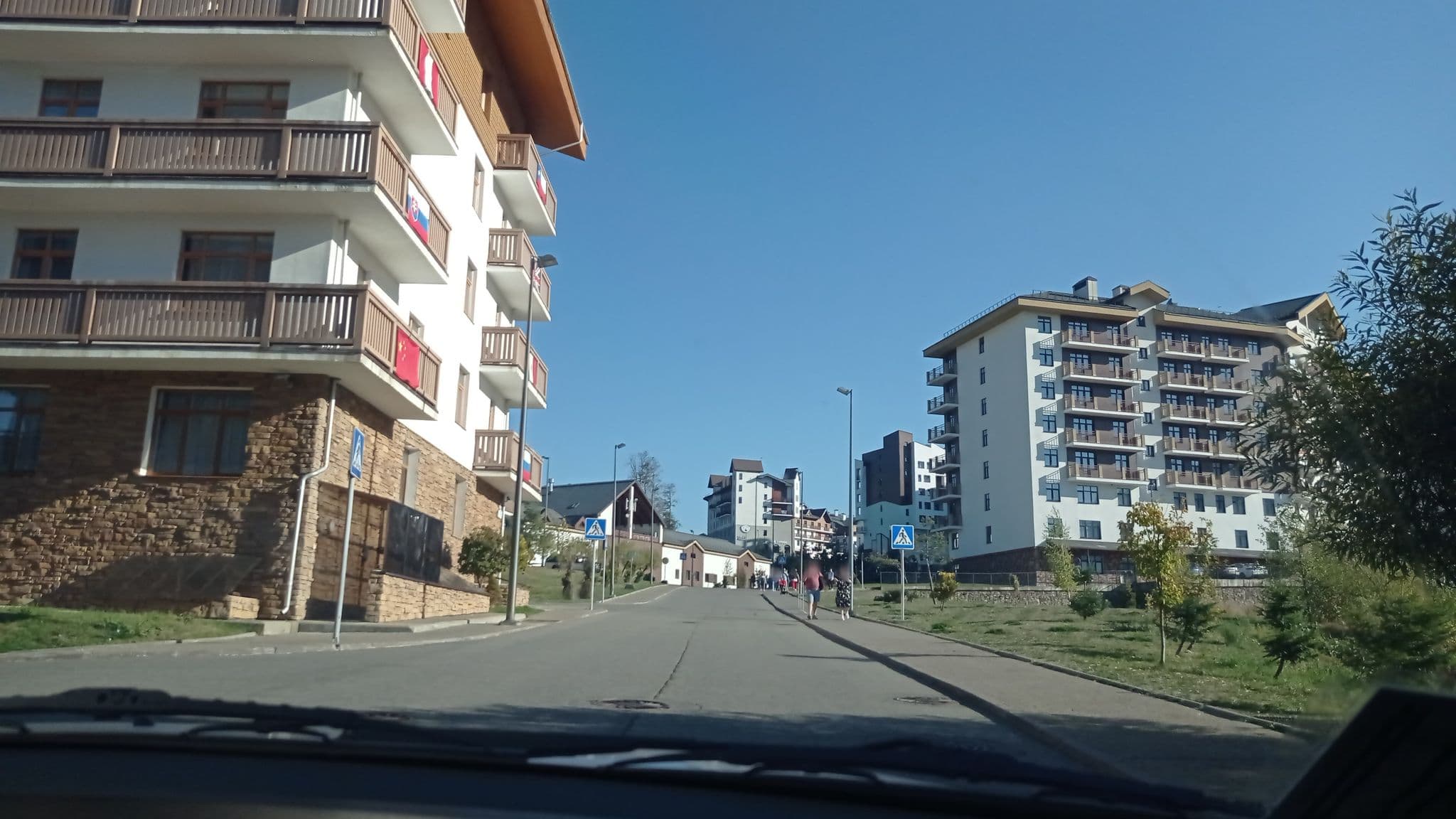 Street view near BoogelWoogel Bar Hotel, Vysokoye — © petunder (CC BY-SA · Mapillary)