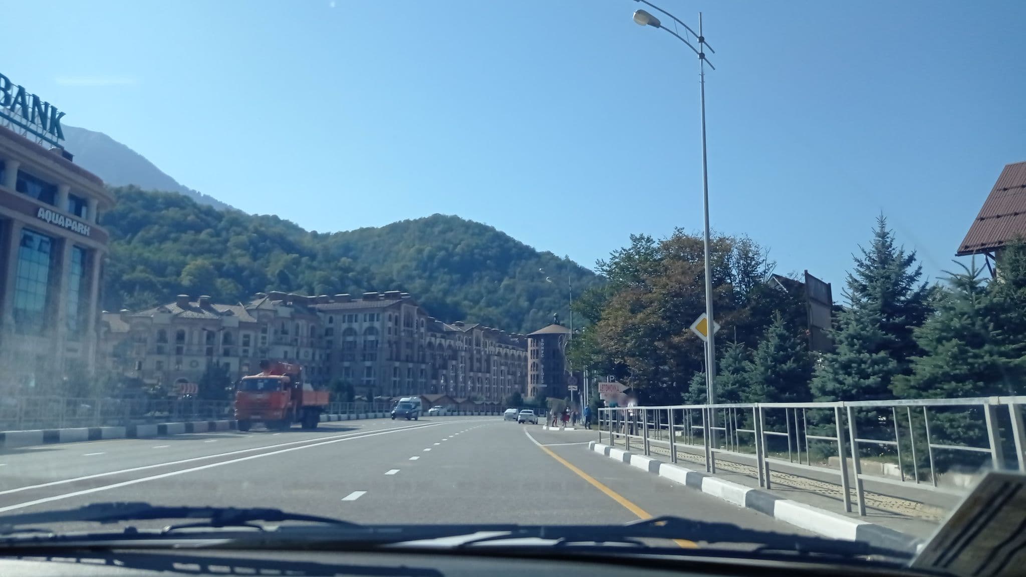 Street view near Gala Alpic Hotel, Vysokoye — © petunder (CC BY-SA · Mapillary)