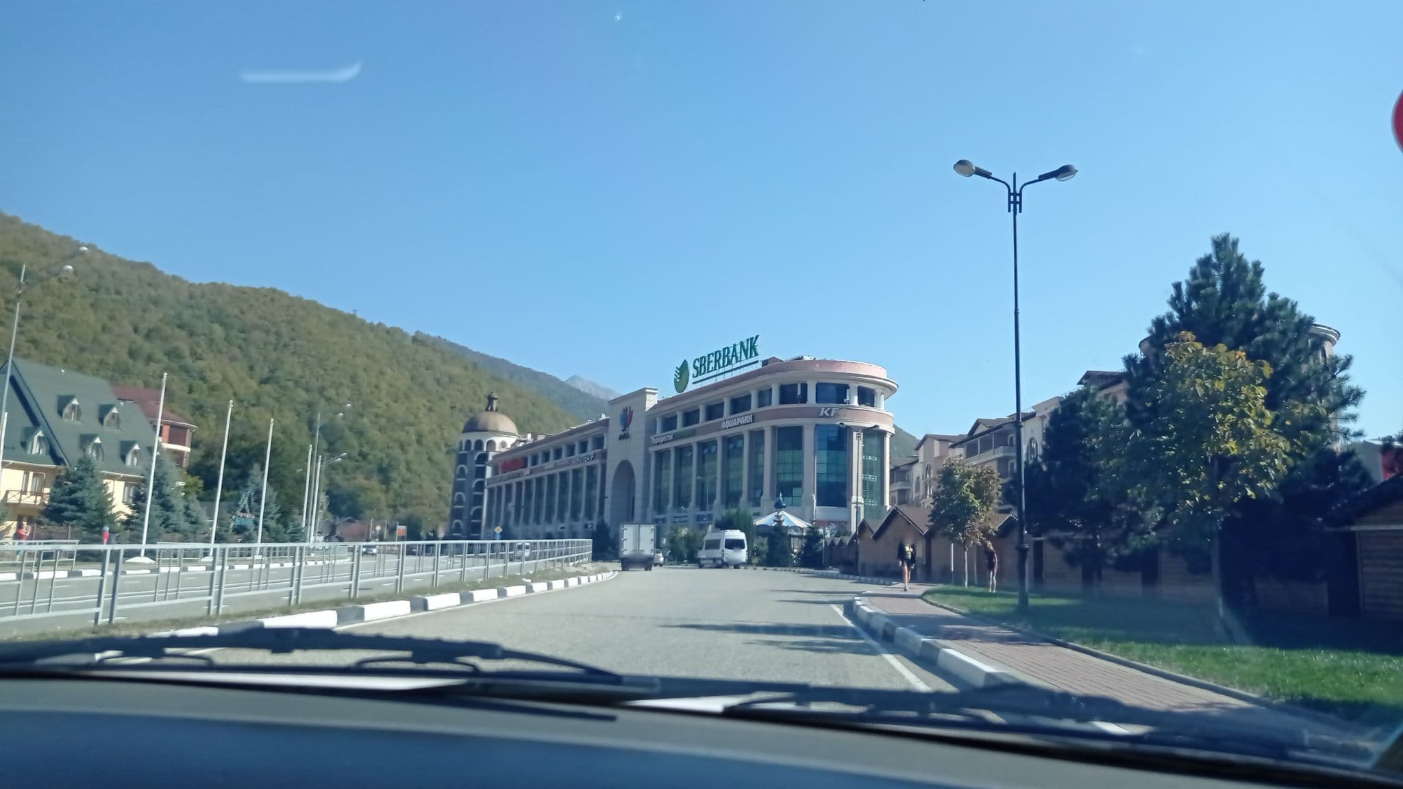 Street view near защитников кавказа 3, Vysokoye — © petunder (CC BY-SA · Mapillary)
