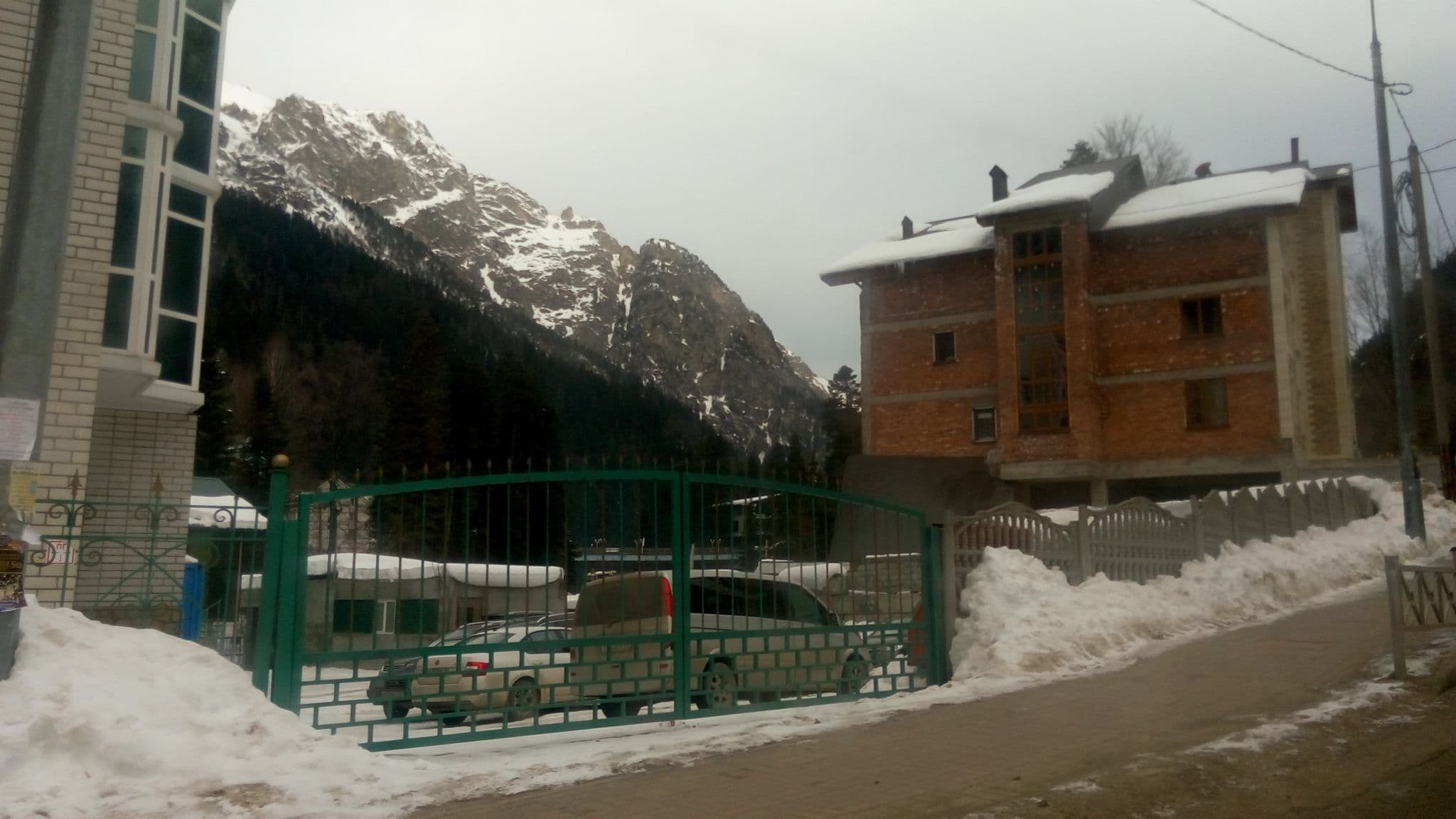Street view near Гостиница «Кристалл», Uchkulan — © in8finity (CC BY-SA · Mapillary)