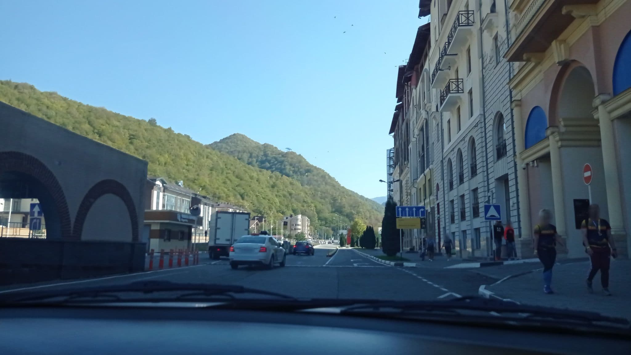 Street view near Winter Mountain Apartments ❄️, Vysokoye — © petunder (CC BY-SA · Mapillary)