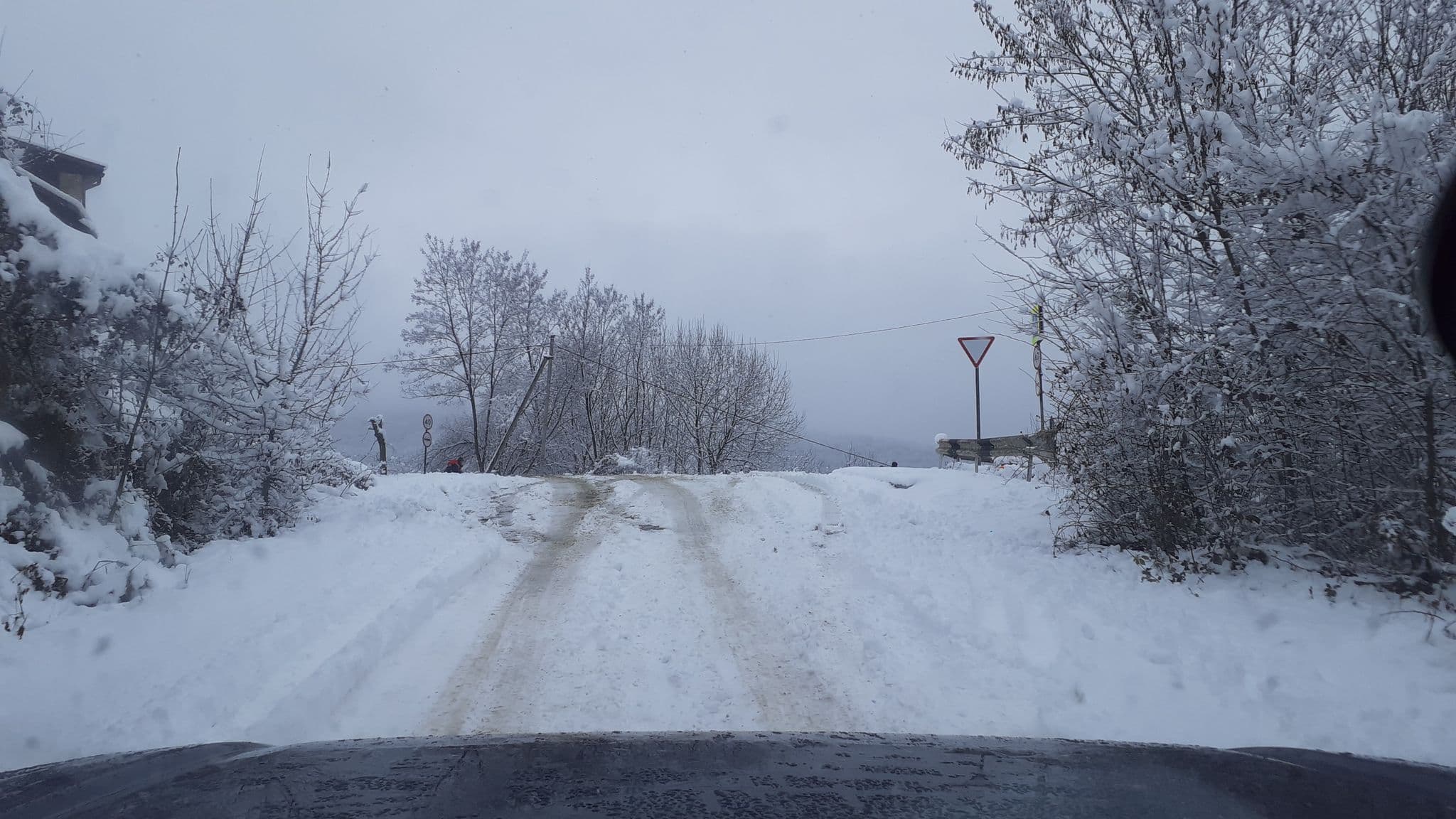 Street view near Гостиница "Алия", Kamennomostskiy — © azimuth (CC BY-SA · Mapillary)