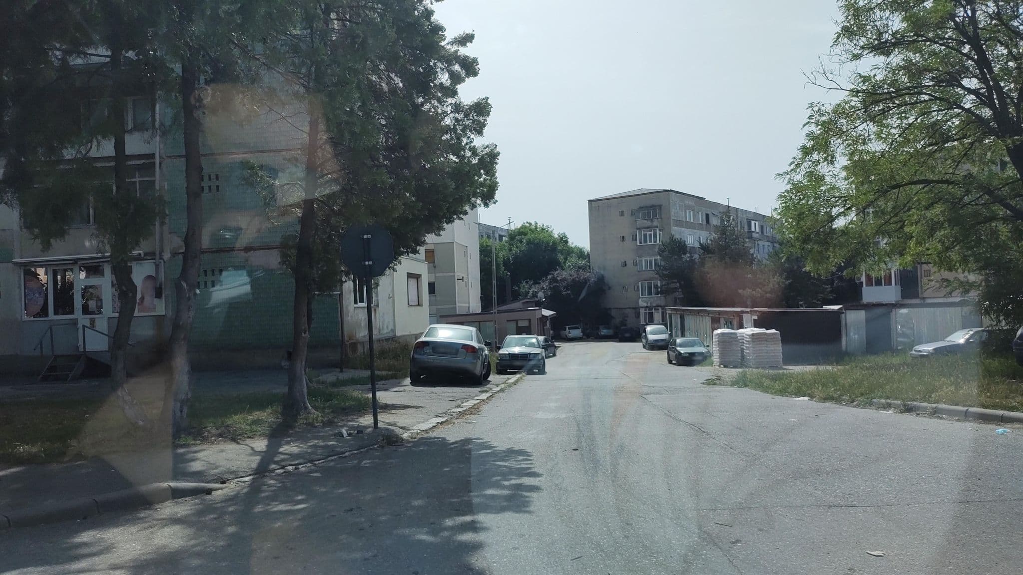 Street view near Hotel Dunavis, Orşova — © rsandu (CC BY-SA · Mapillary)