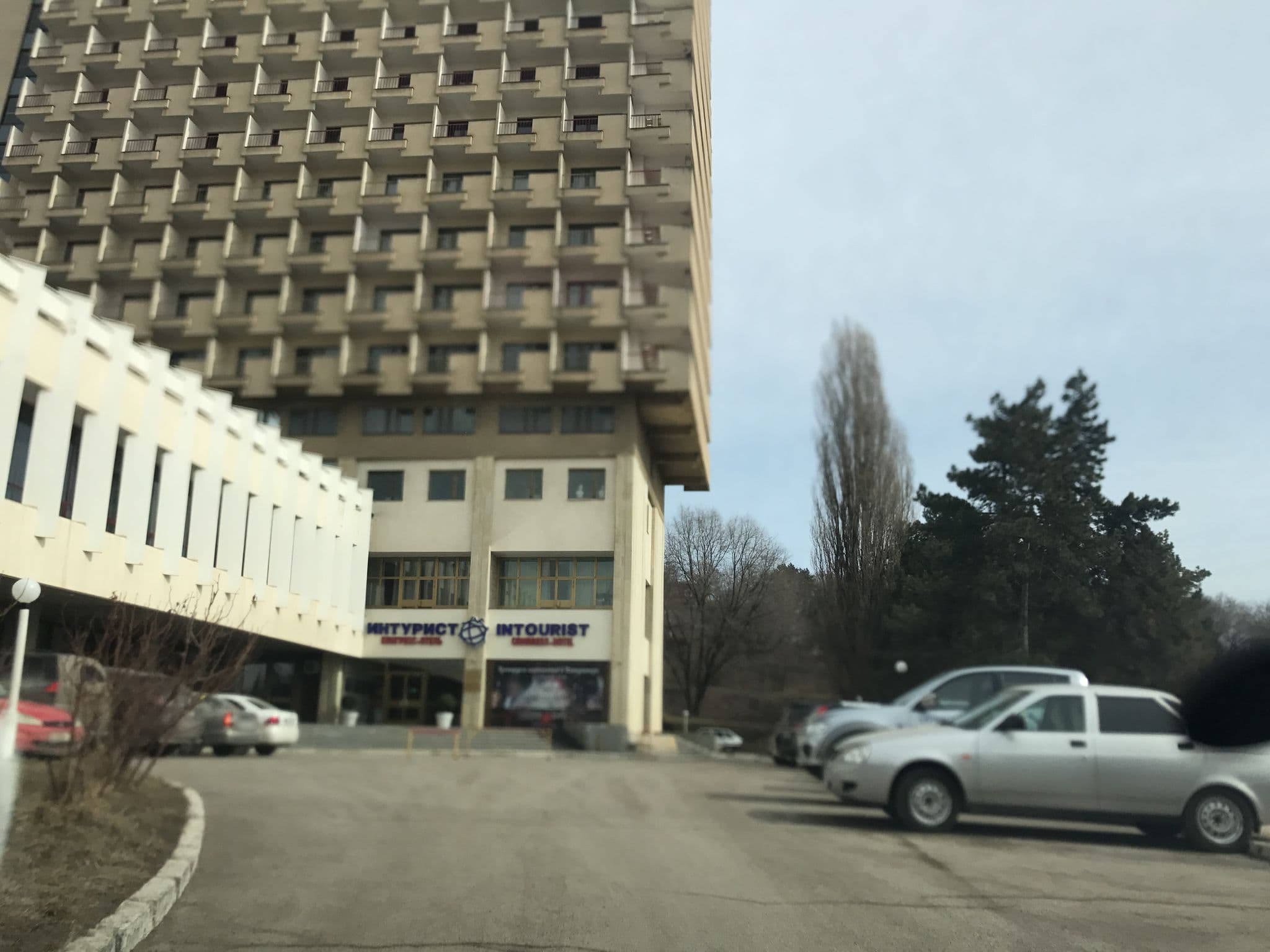 Street view near Конгресс-холл, Pyatigorsk — © helenv (CC BY-SA · Mapillary)