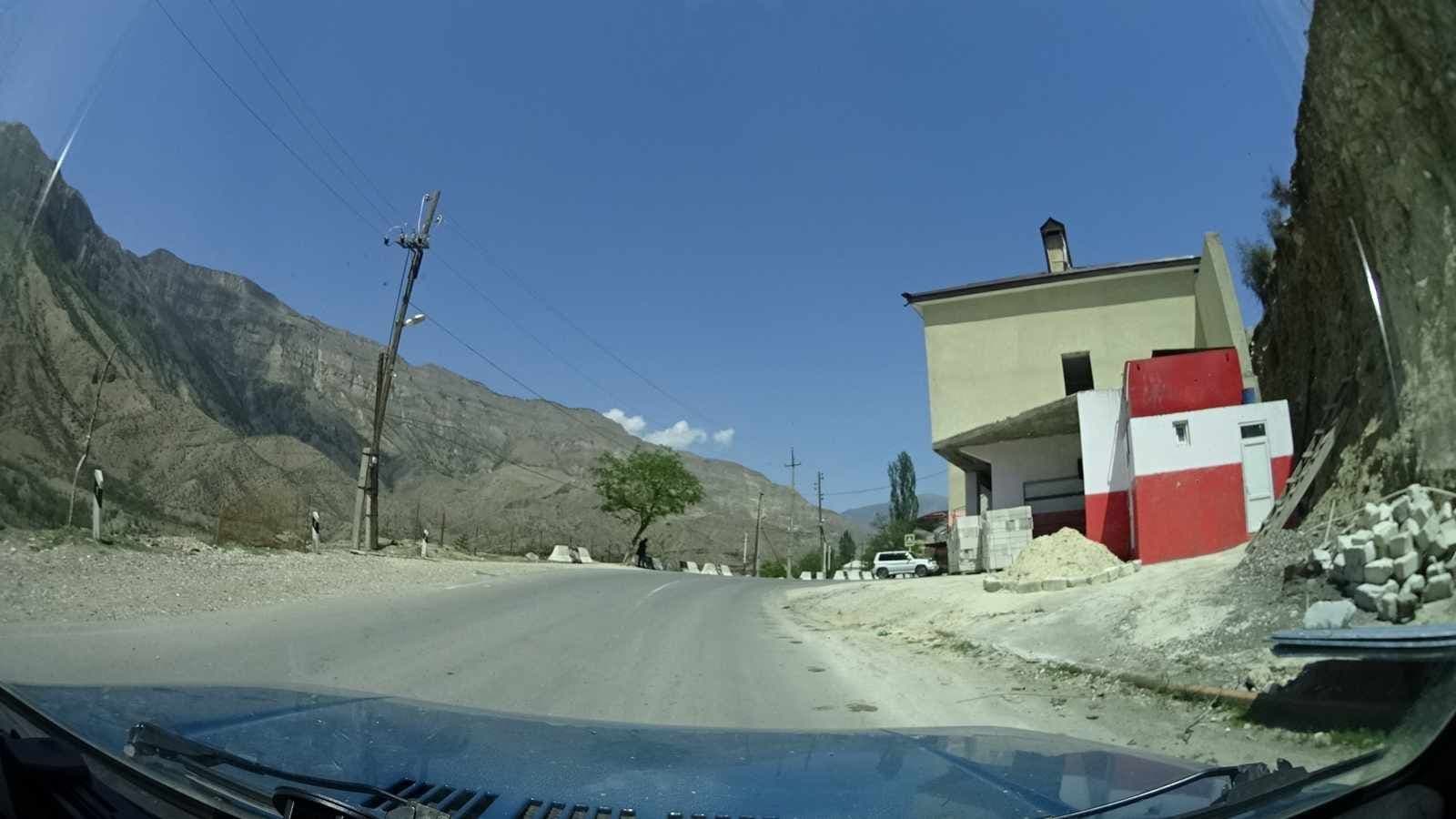 Street view near Гостиница Койсу, Gergebil’ — © adoculos (CC BY-SA · Mapillary)