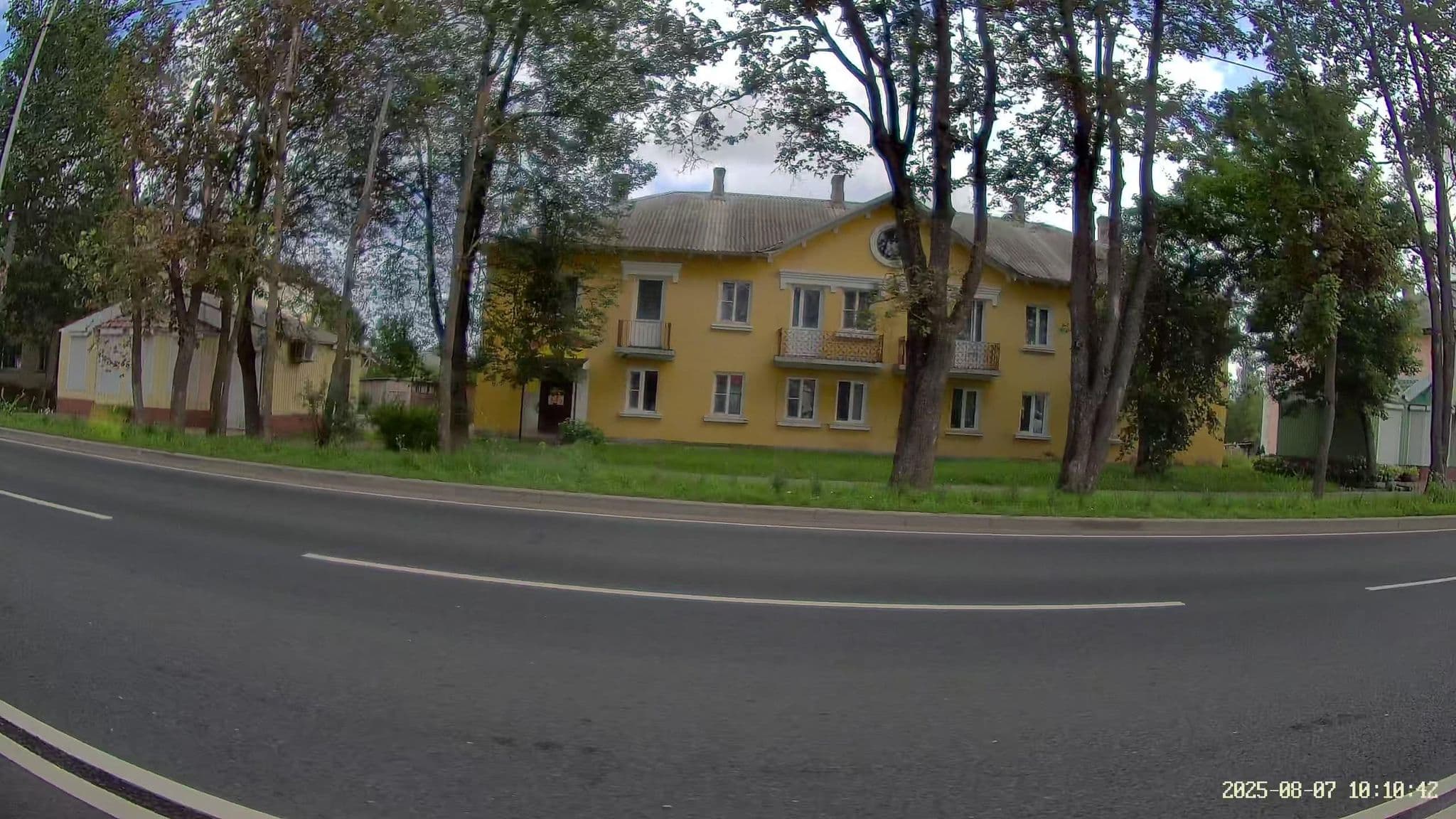 Street view near Гостиница юбилейная, Pustoshka — © slsmda (CC BY-SA · Mapillary)