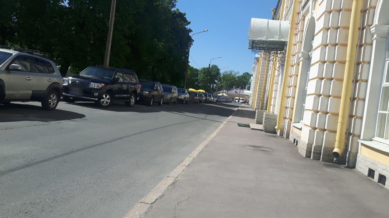 Street view near Гостиница "Фрейлинский дом, Peterhof — © changchun1 (CC BY-SA · Mapillary)