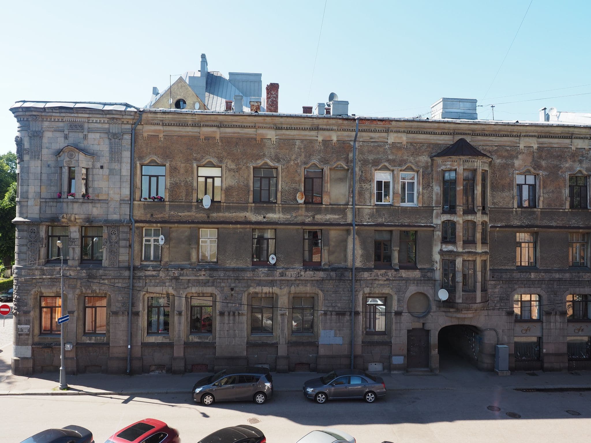 Street view near Гостиница Летучая мышь, Vyborg — © trolleway (CC BY-SA · Mapillary)
