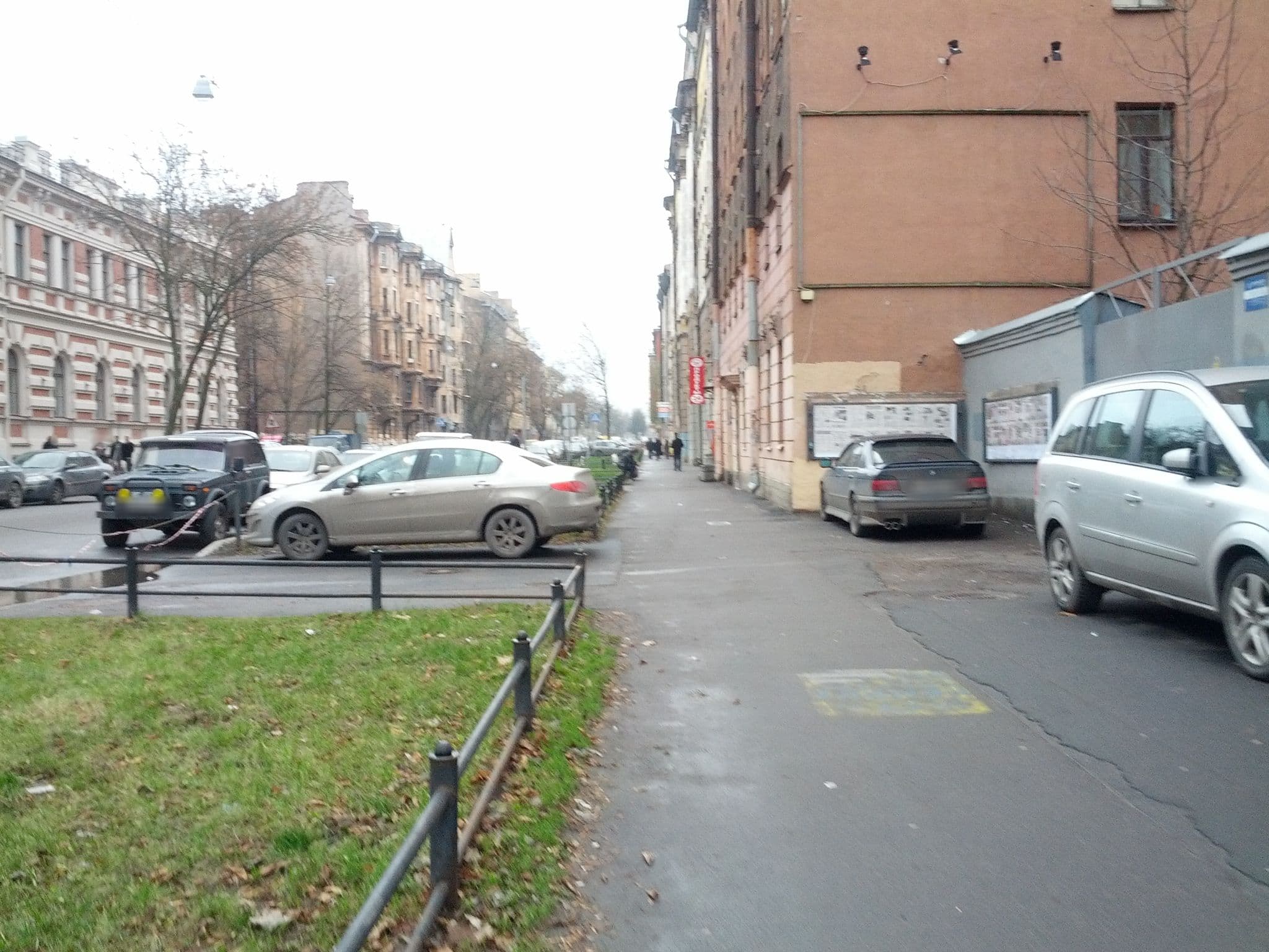Street view near Подушкин, Vasyl'evsky Ostrov — © kolen (CC BY-SA · Mapillary)