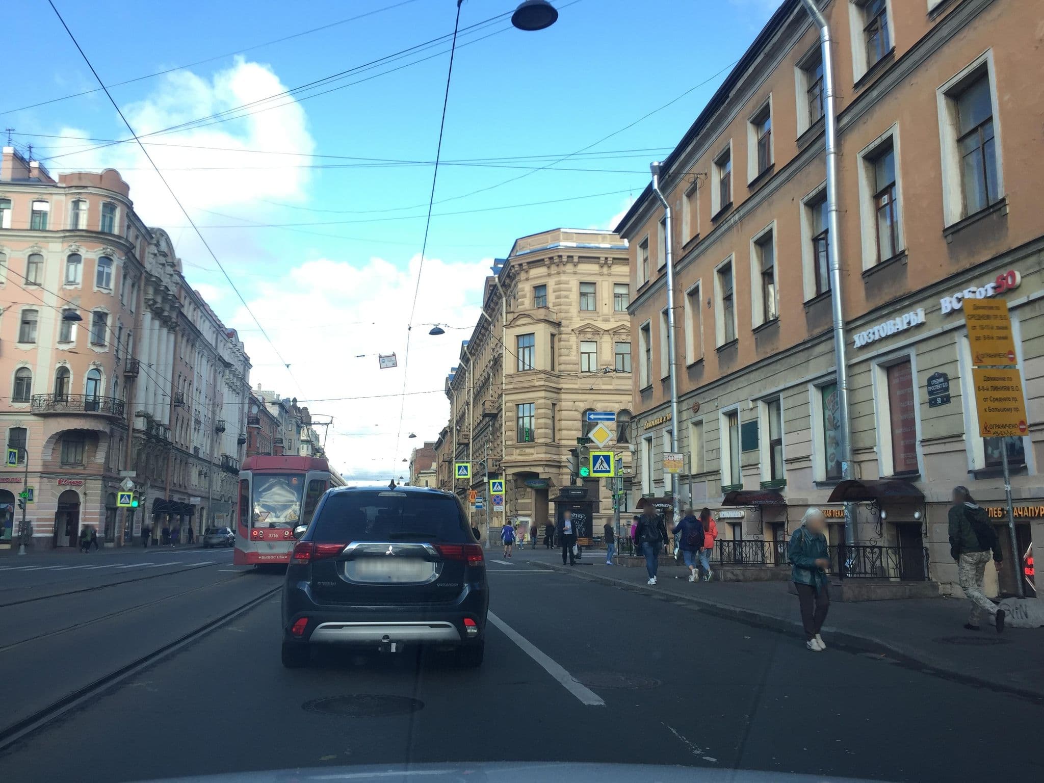Street view near Garden Hotel, Vasyl'evsky Ostrov — © ser9ei999 (CC BY-SA · Mapillary)
