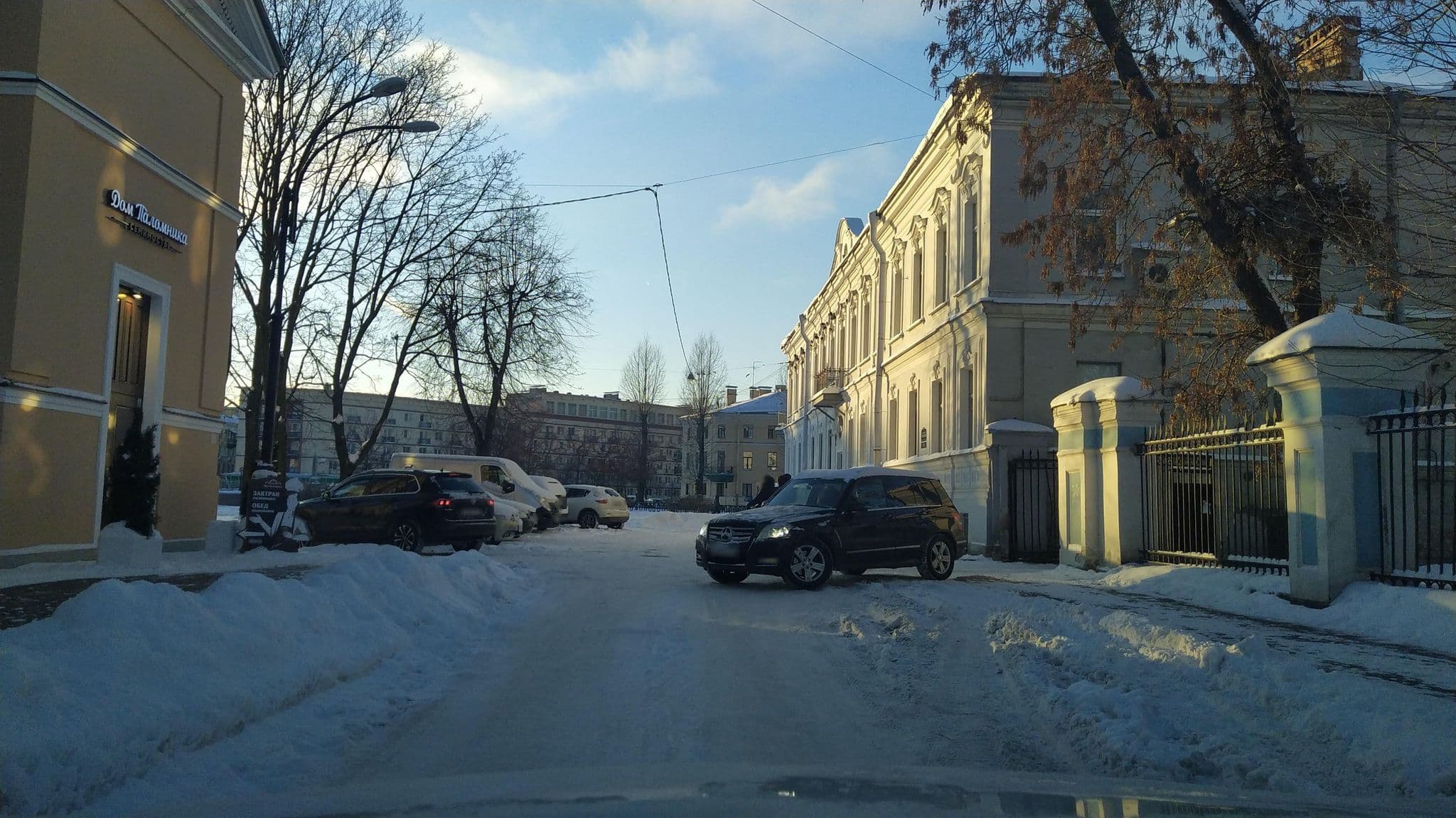 Street view near Отель "Дом Паломника", Admiralteisky — © ser9ei999 (CC BY-SA · Mapillary)
