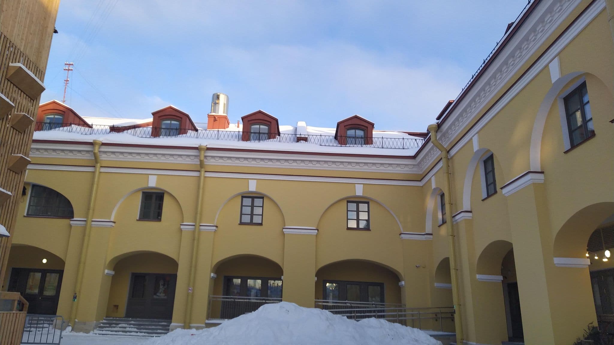 Street view near Театральная площадь, Admiralteisky — © ser9ei999 (CC BY-SA · Mapillary)