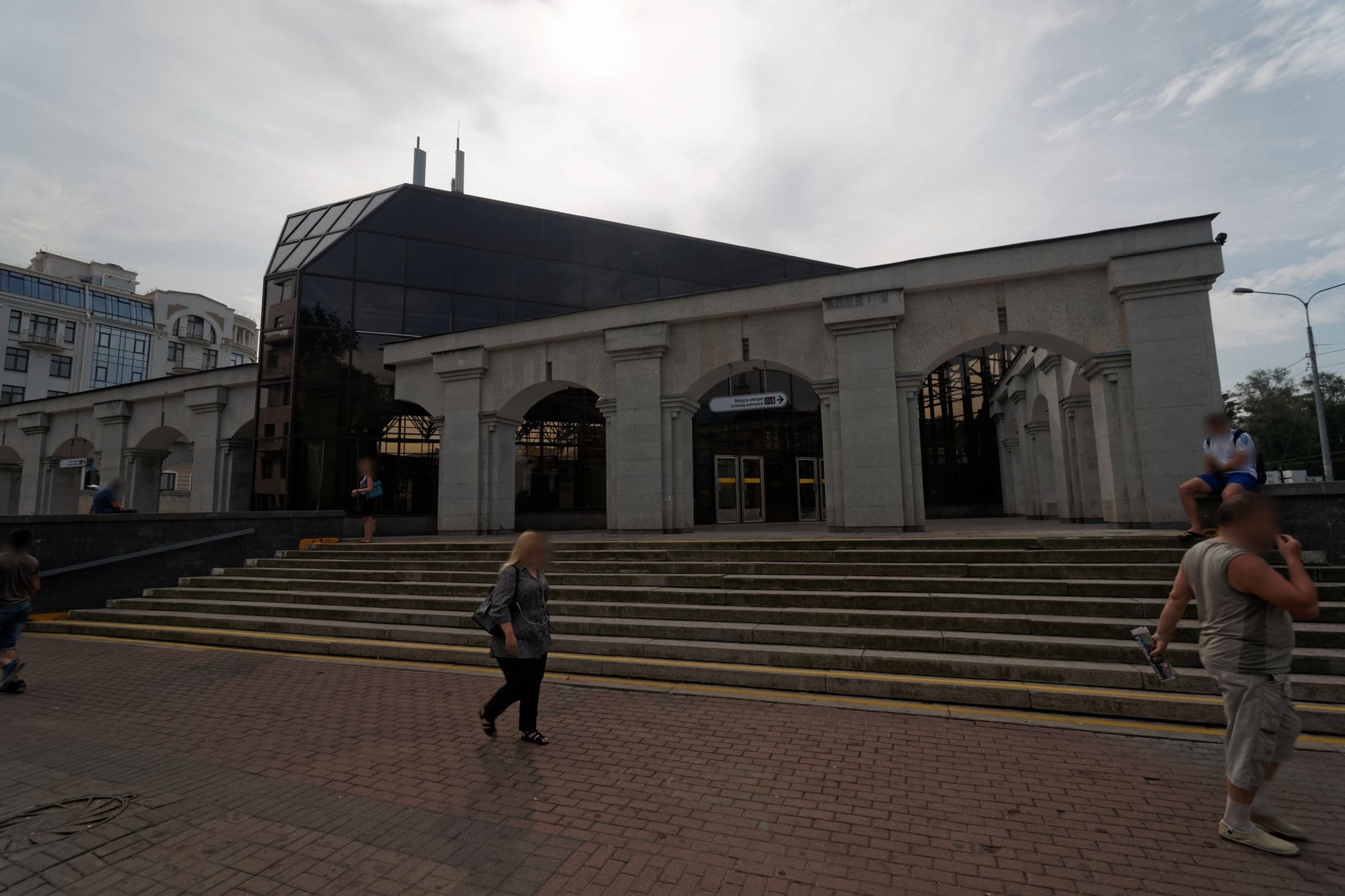 Street view near Parkline Hotel, Krestovskiy ostrov — © txllxt (CC BY-SA · Mapillary)