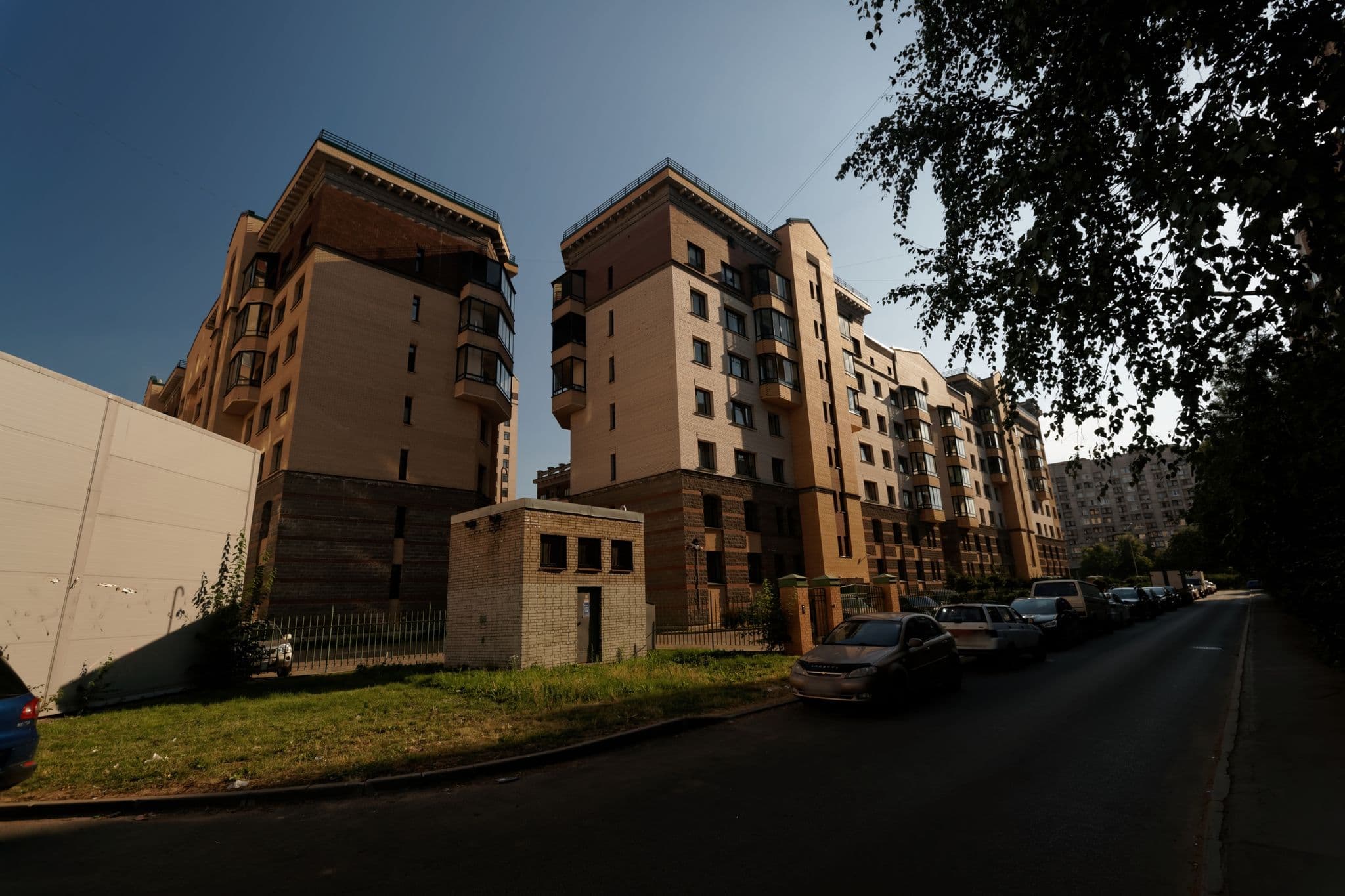 Street view near мини отель free dom, Vasyl'evsky Ostrov — © txllxt (CC BY-SA · Mapillary)
