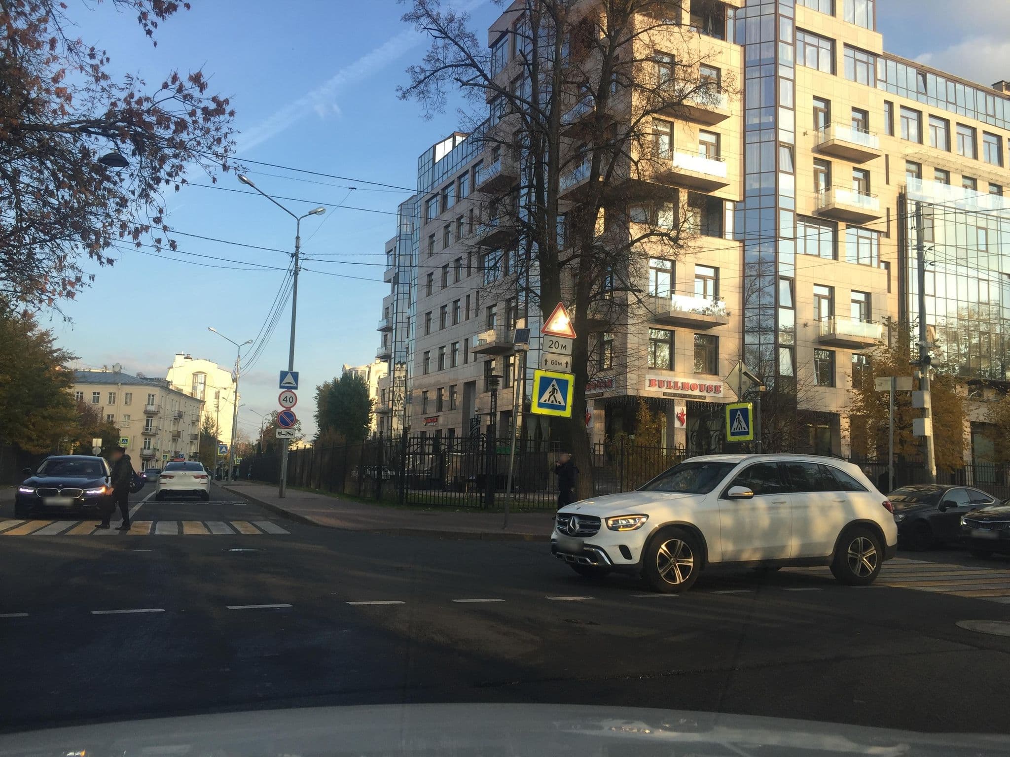 Street view near popovich HOTEL resort & SPA 5*, Krestovskiy ostrov — © ser9ei999 (CC BY-SA · Mapillary)