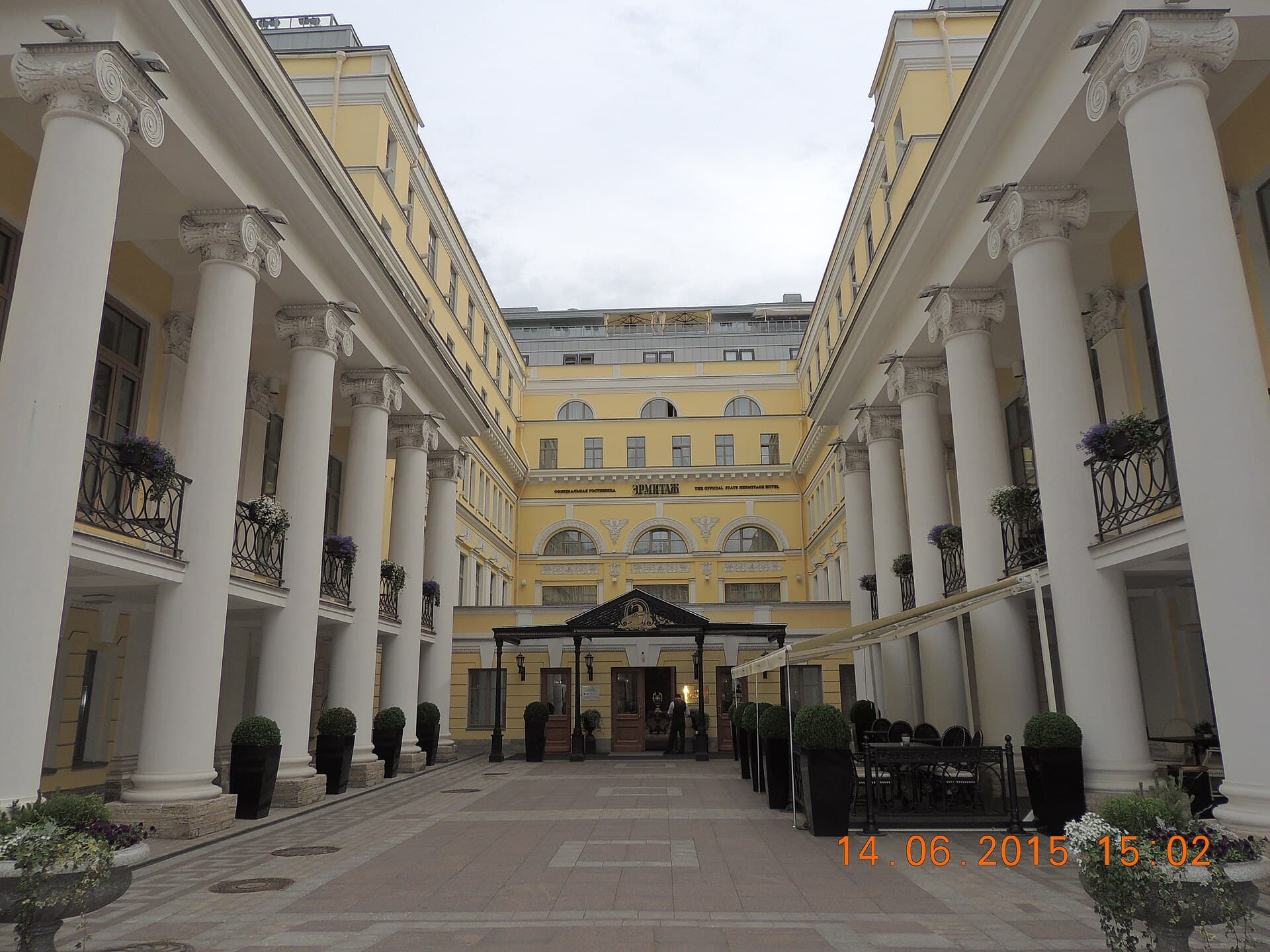 Spa | The Official State Hermitage Hotel (via Wikimedia Commons, CC BY-SA 3.0)