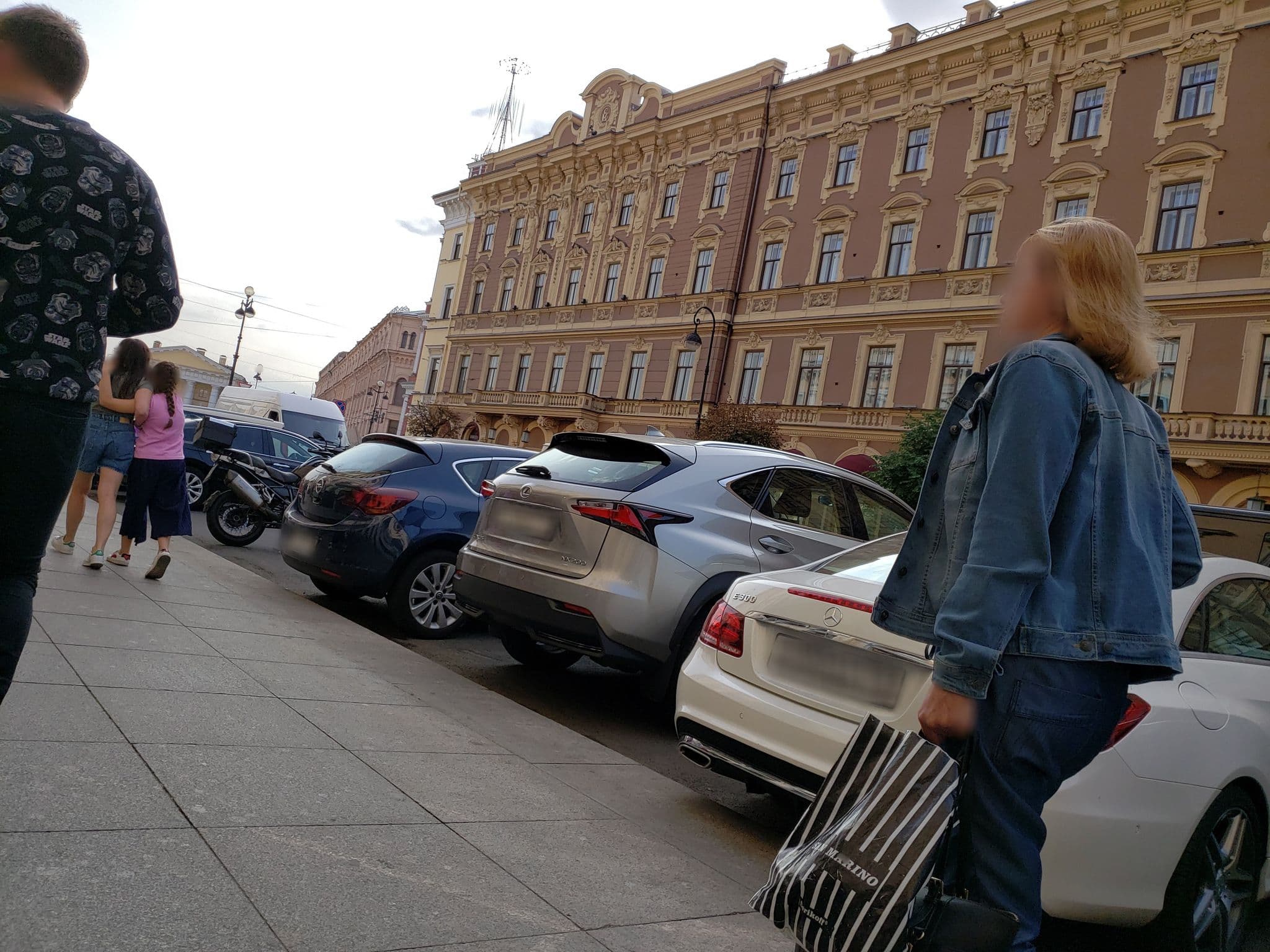 Street view near Belmond Grand Hotel Europe, Saint Petersburg — © mapfool (CC BY-SA · Mapillary)