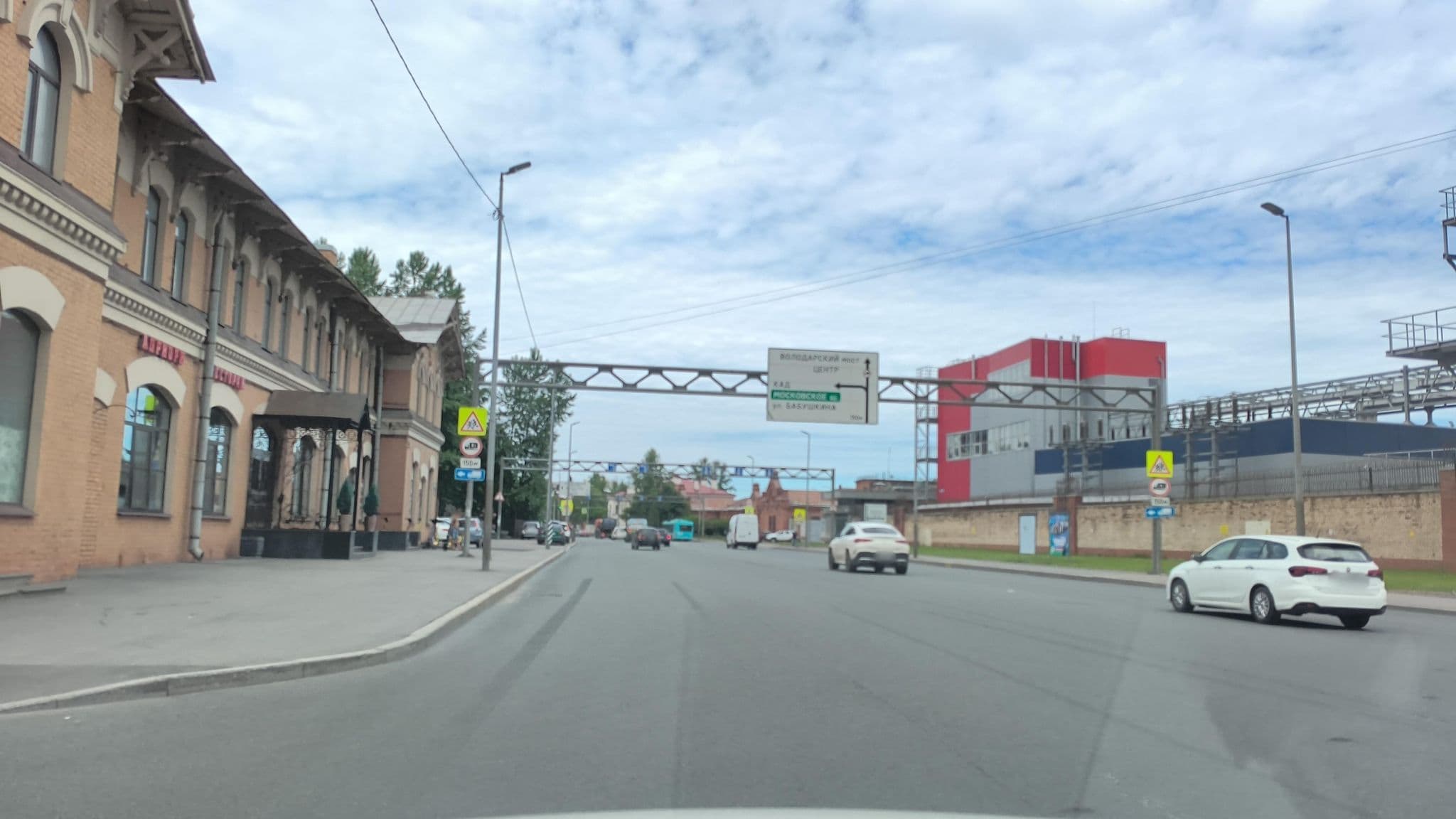Street view near Vintage Hotel, Obukhovo — © ser9ei999 (CC BY-SA · Mapillary)