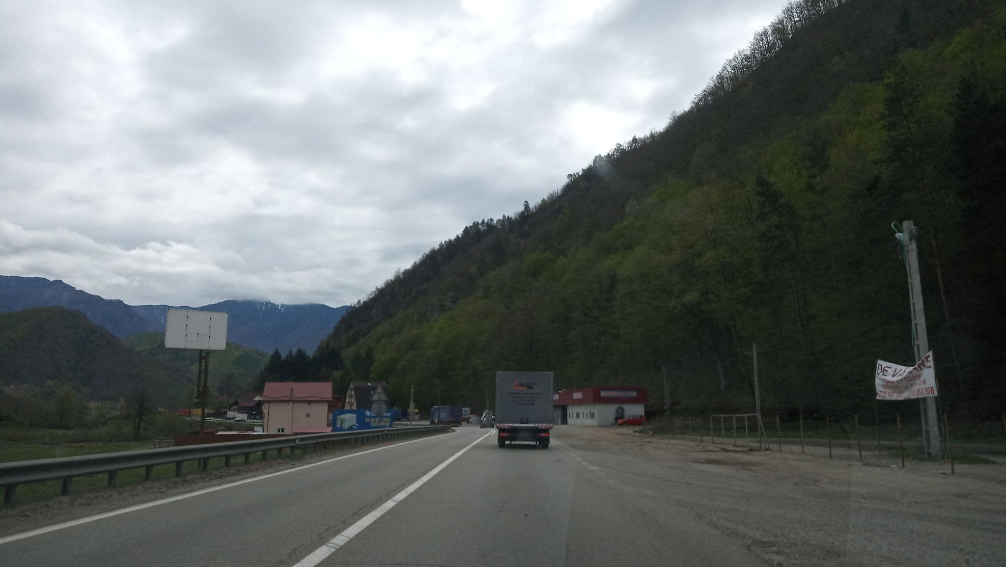 Street view near Pensiunea Efremia, Boişoara — © tavi (CC BY-SA · Mapillary)