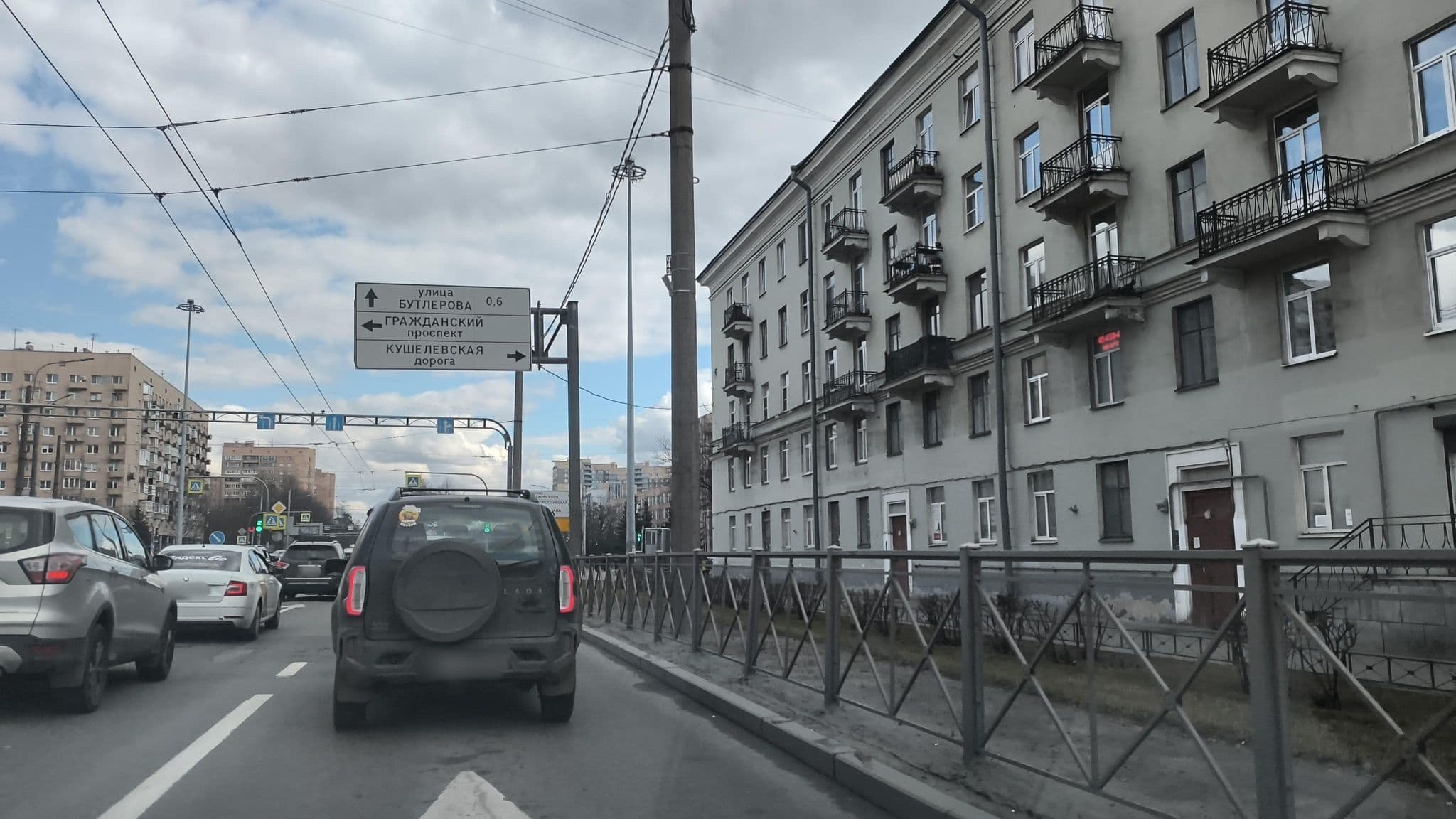 Street view near Гостиница, Пулковское шоссе 49, Kalininskiy — © ser9ei999 (CC BY-SA · Mapillary)