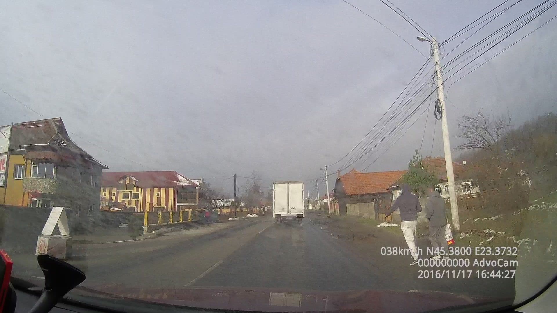 Street view near Floare de Colț, Iscroni — © tavi (CC BY-SA · Mapillary)