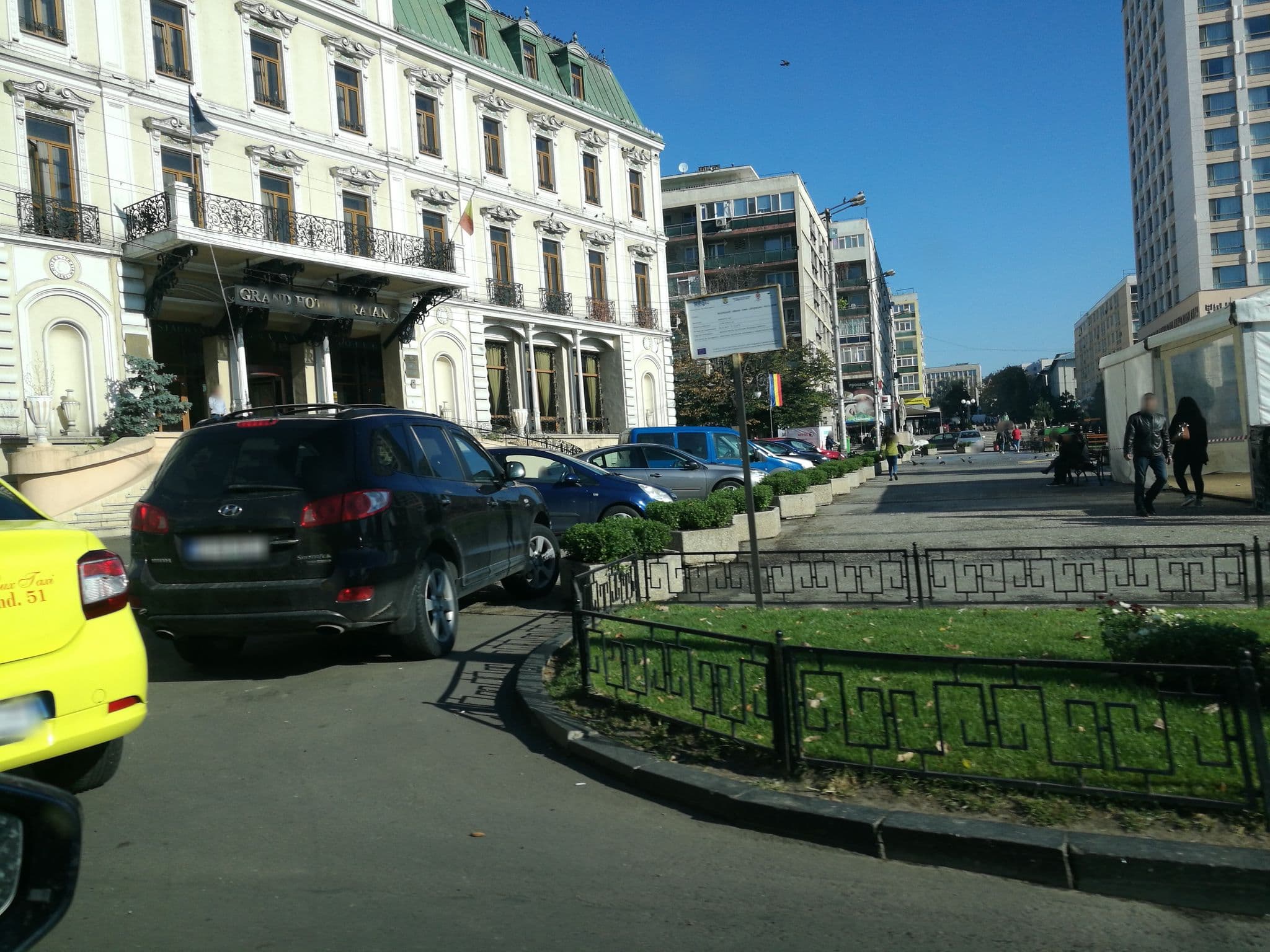 Street view near Grand Hotel Traian, Iaşi — © rsandu (CC BY-SA · Mapillary)
