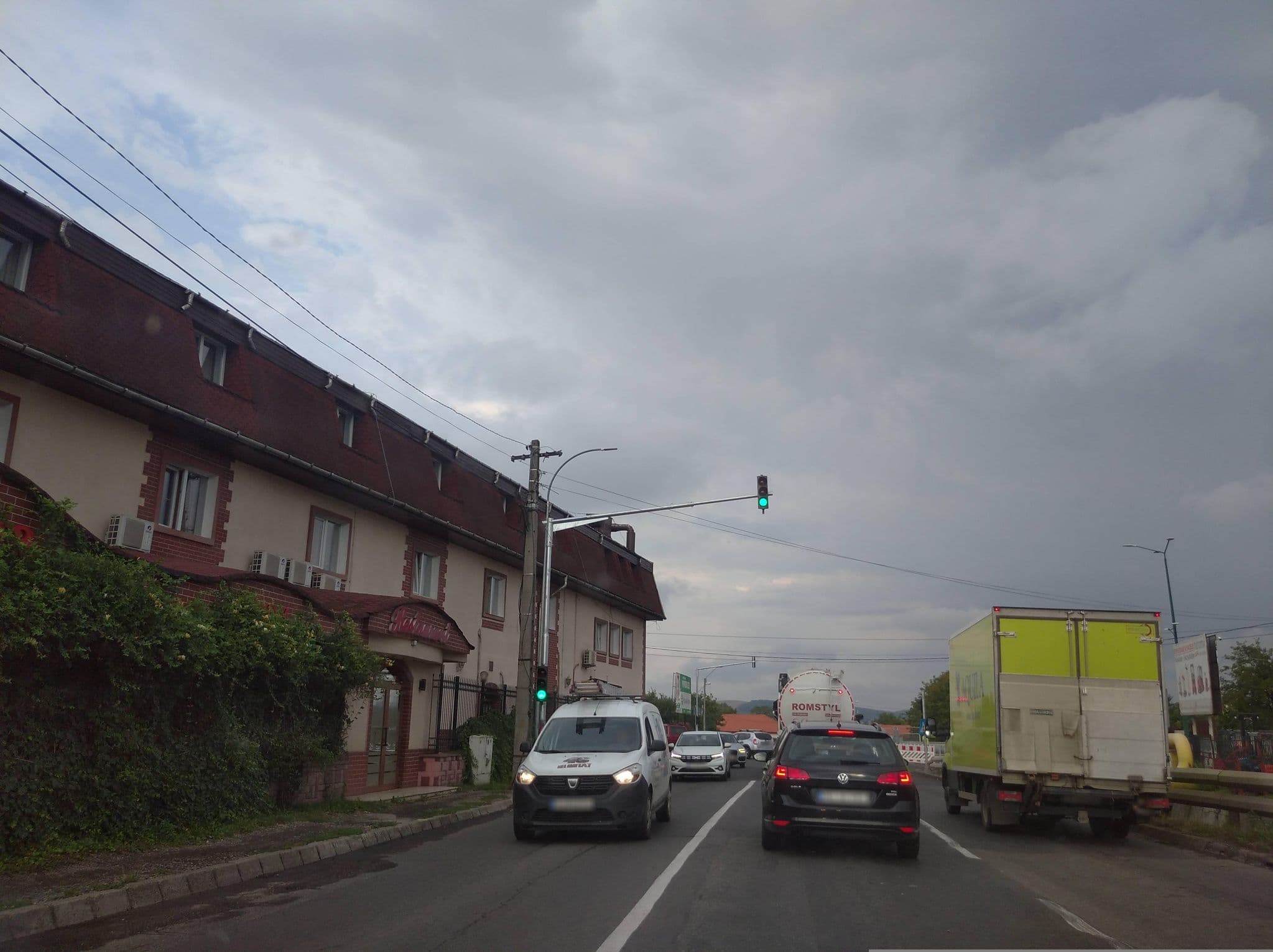 Street view near Hotel Darina, Târgu Mureş — © grozsa11 (CC BY-SA · Mapillary)