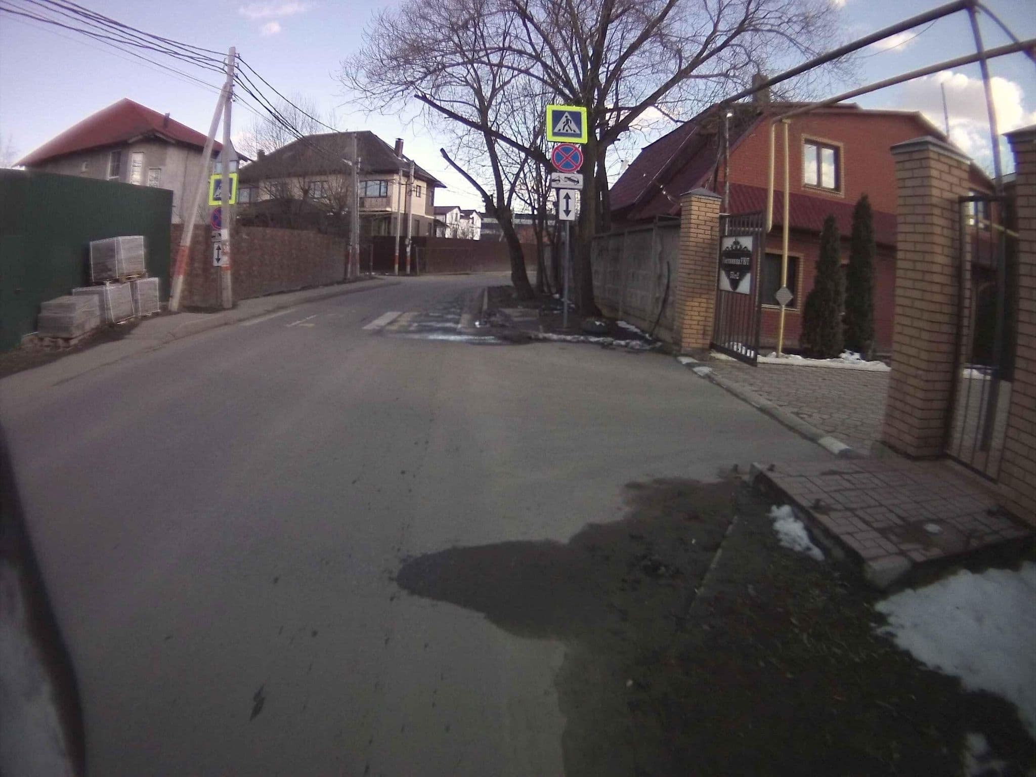 Street view near Гостиница УЮТ, Vnukovo — © mikles (CC BY-SA · Mapillary)