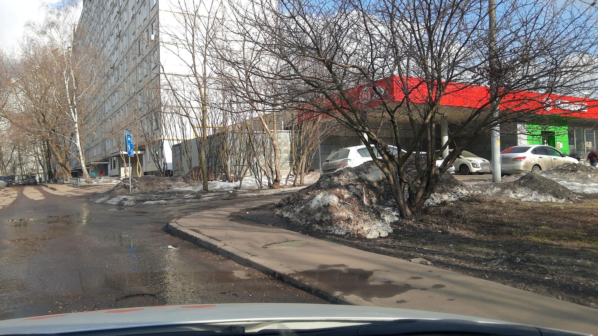 Street view near АКВАТЕЛЬ, Biryulëvo Zapadnoye — © phoneuploader (CC BY-SA · Mapillary)