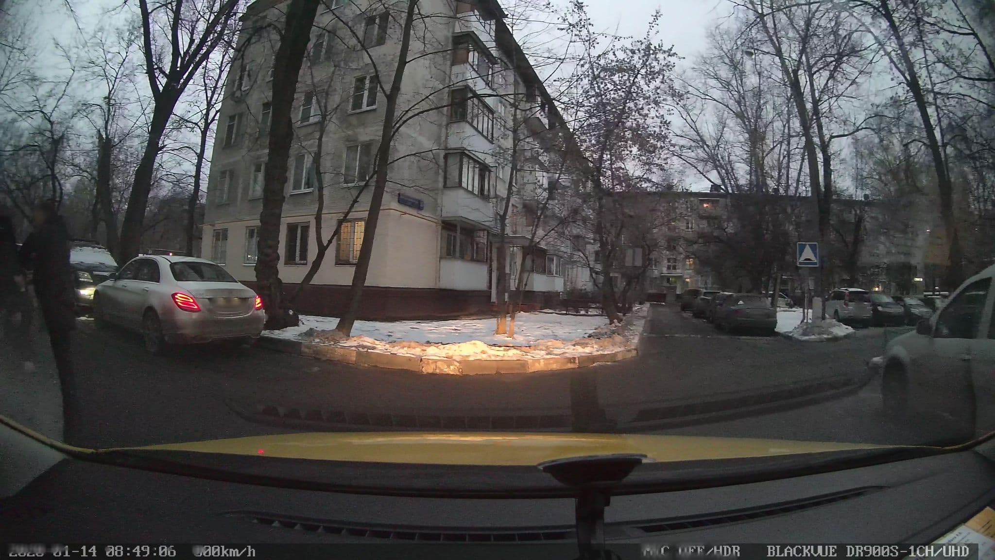 Street view near Наквартире - Апартаменты на Академической, Novyye Cherëmushki — © petunder (CC BY-SA · Mapillary)