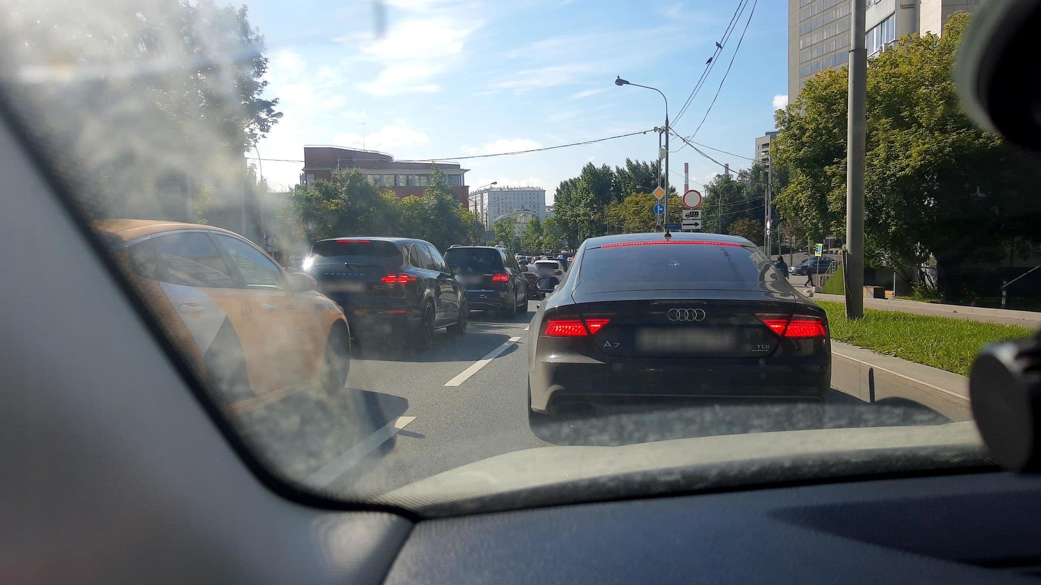 Street view near spa mini hotel, Presnenskiy — © phoneuploader (CC BY-SA · Mapillary)