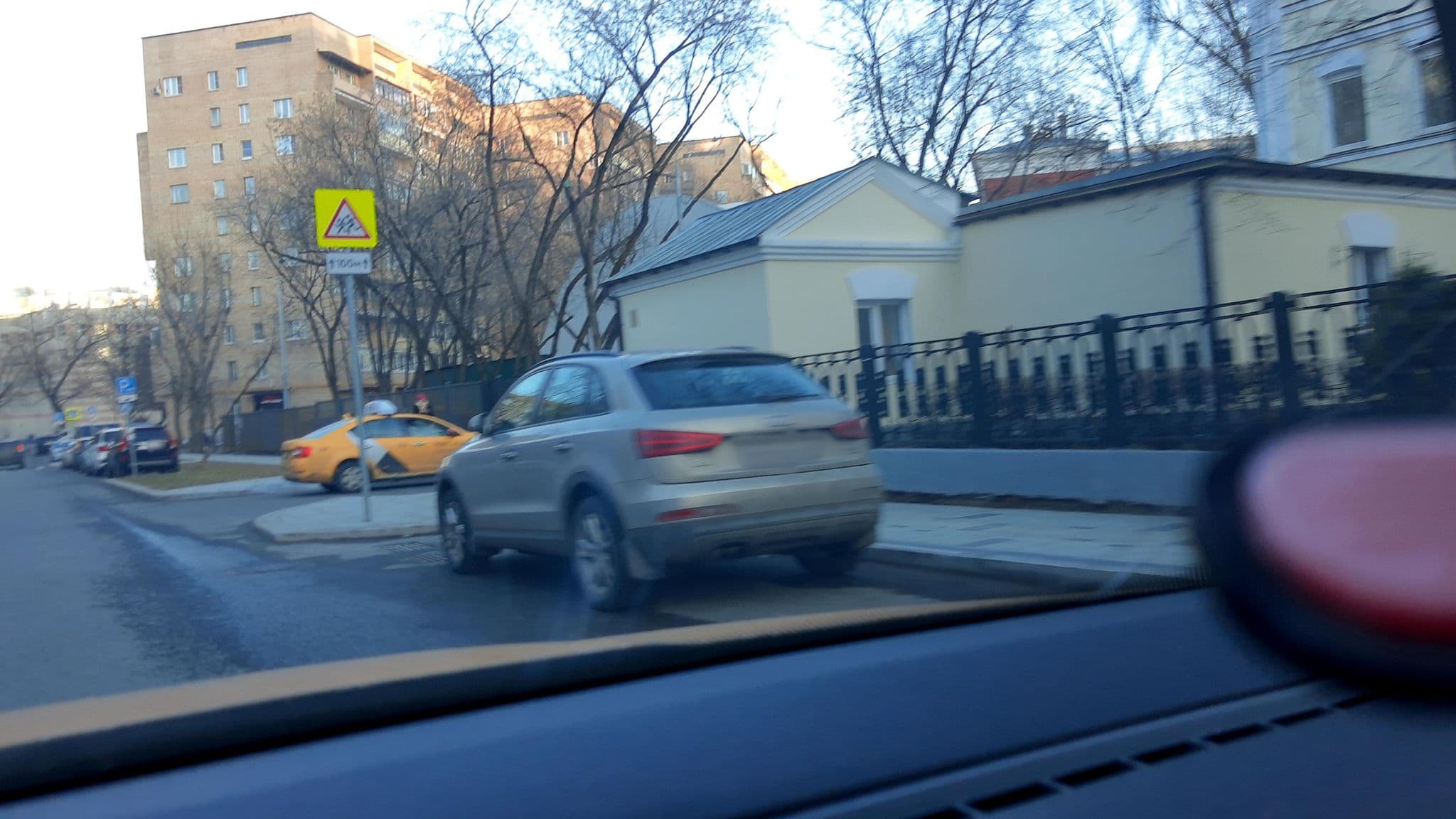Street view near Soderi’s Residence, Presnenskiy — © phoneuploader (CC BY-SA · Mapillary)