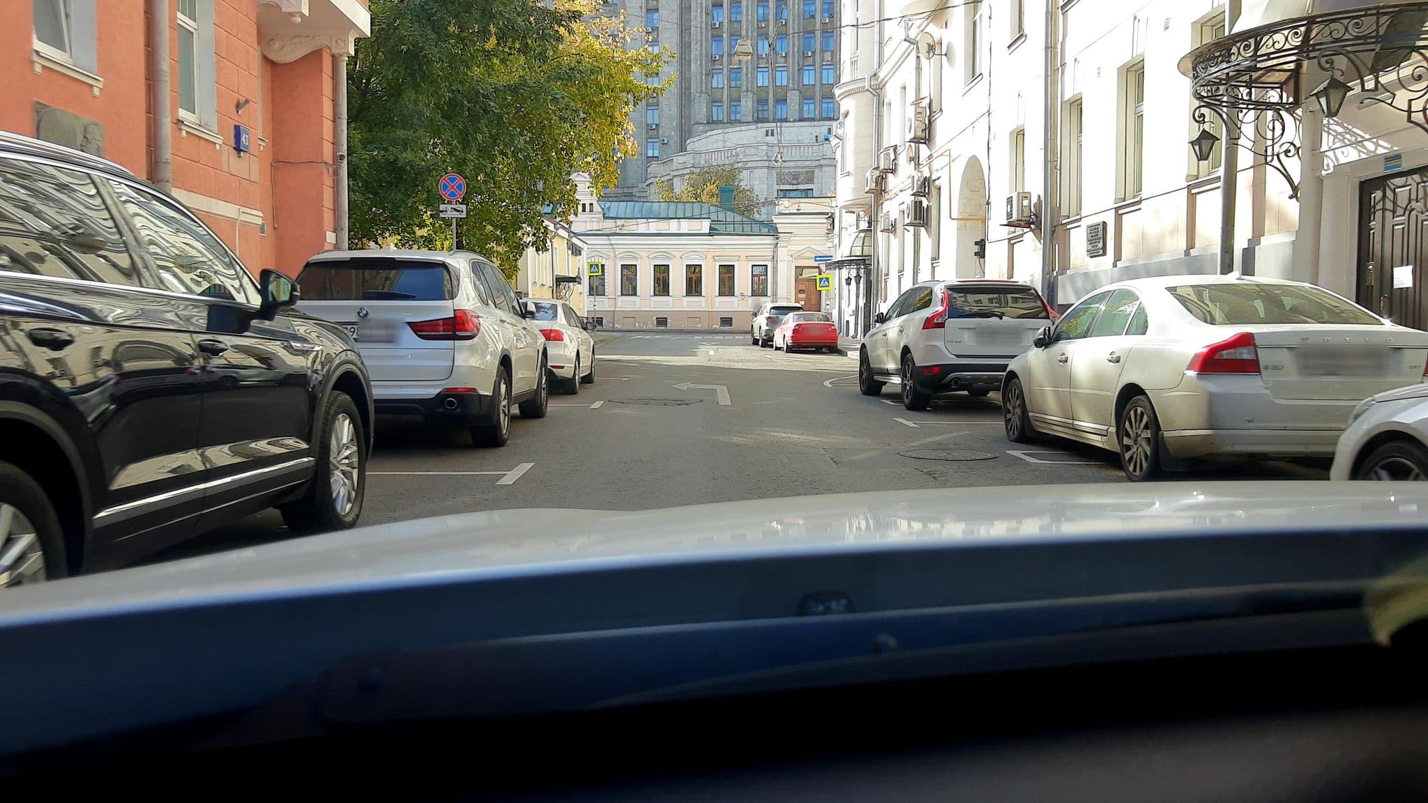 Street view near Love Russia, Moscow — © phoneuploader (CC BY-SA · Mapillary)