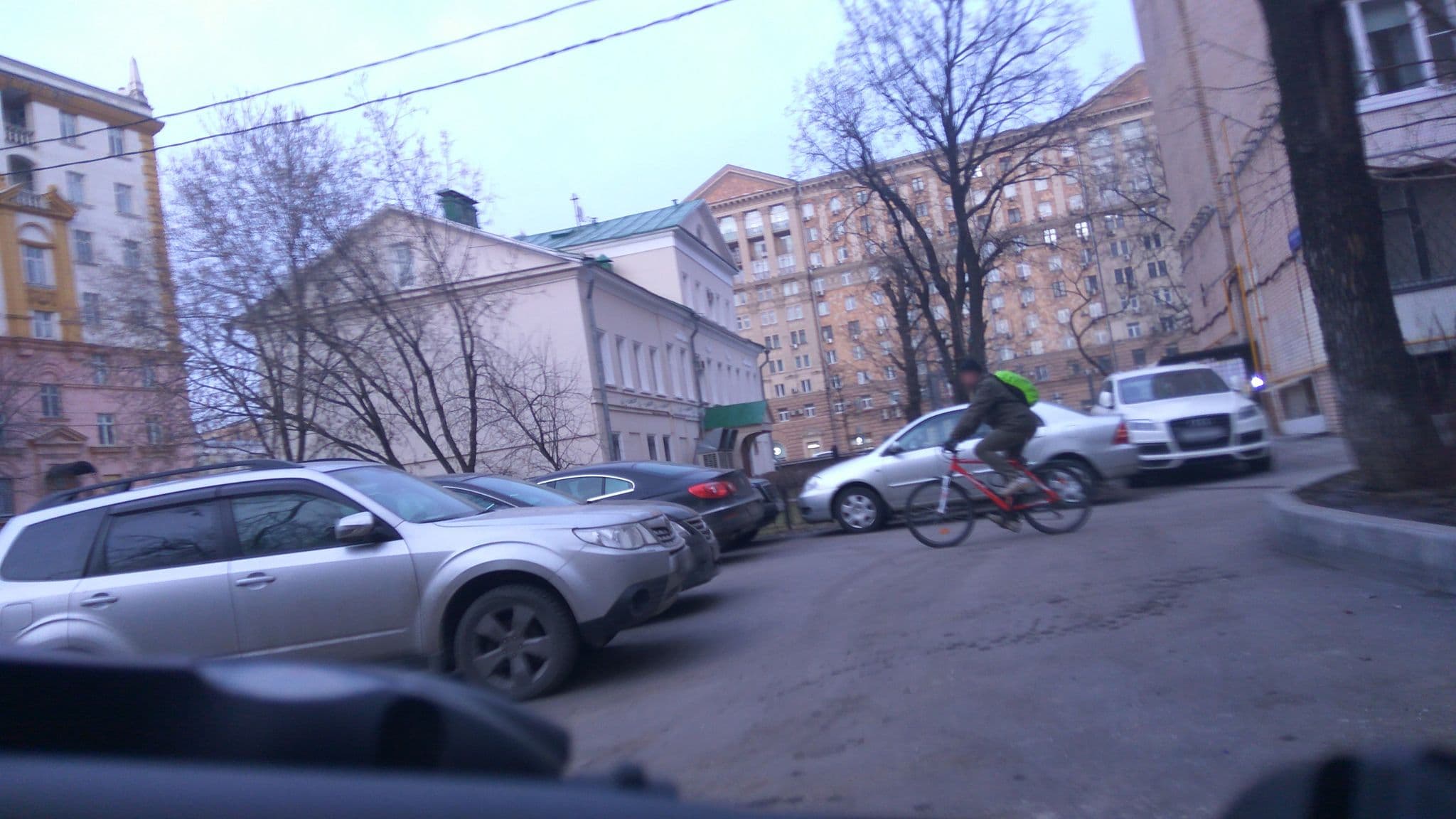 Street view near InnDays Apartments Arbat, Presnenskiy — © trolleway (CC BY-SA · Mapillary)