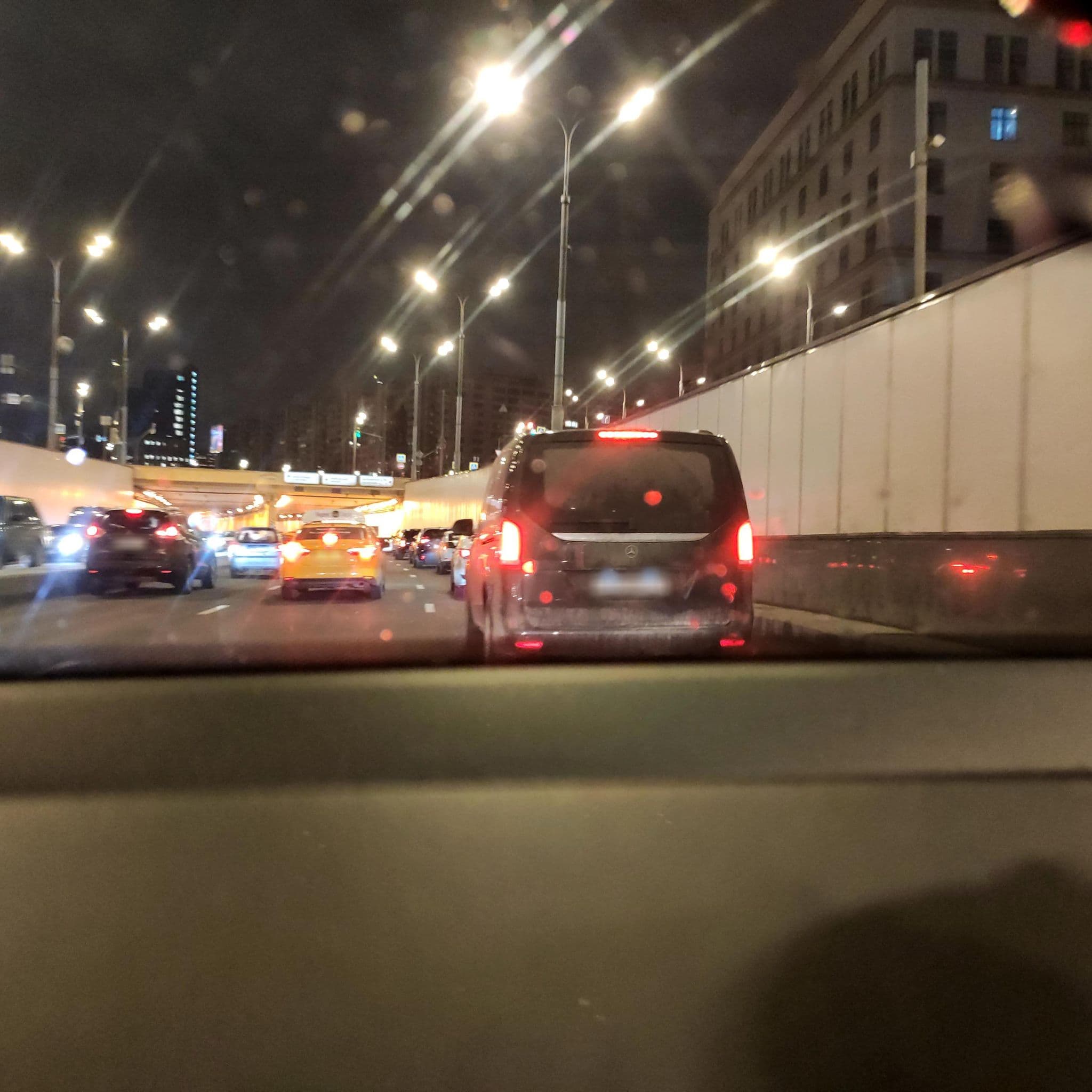 Street view near Kbapt Hotel, Zamoskvorech’ye — © phoneuploader (CC BY-SA · Mapillary)