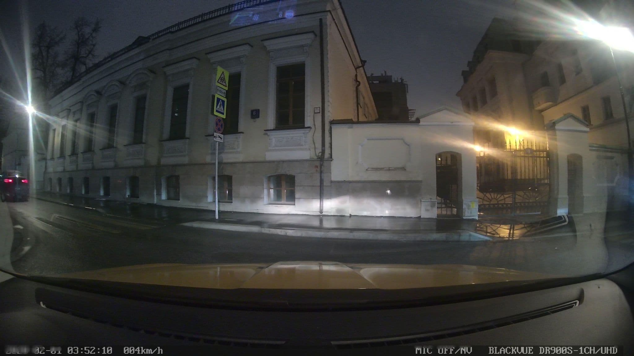 Street view near Отель на Казачьем, Zamoskvorech’ye — © city_admin (CC BY-SA · Mapillary)