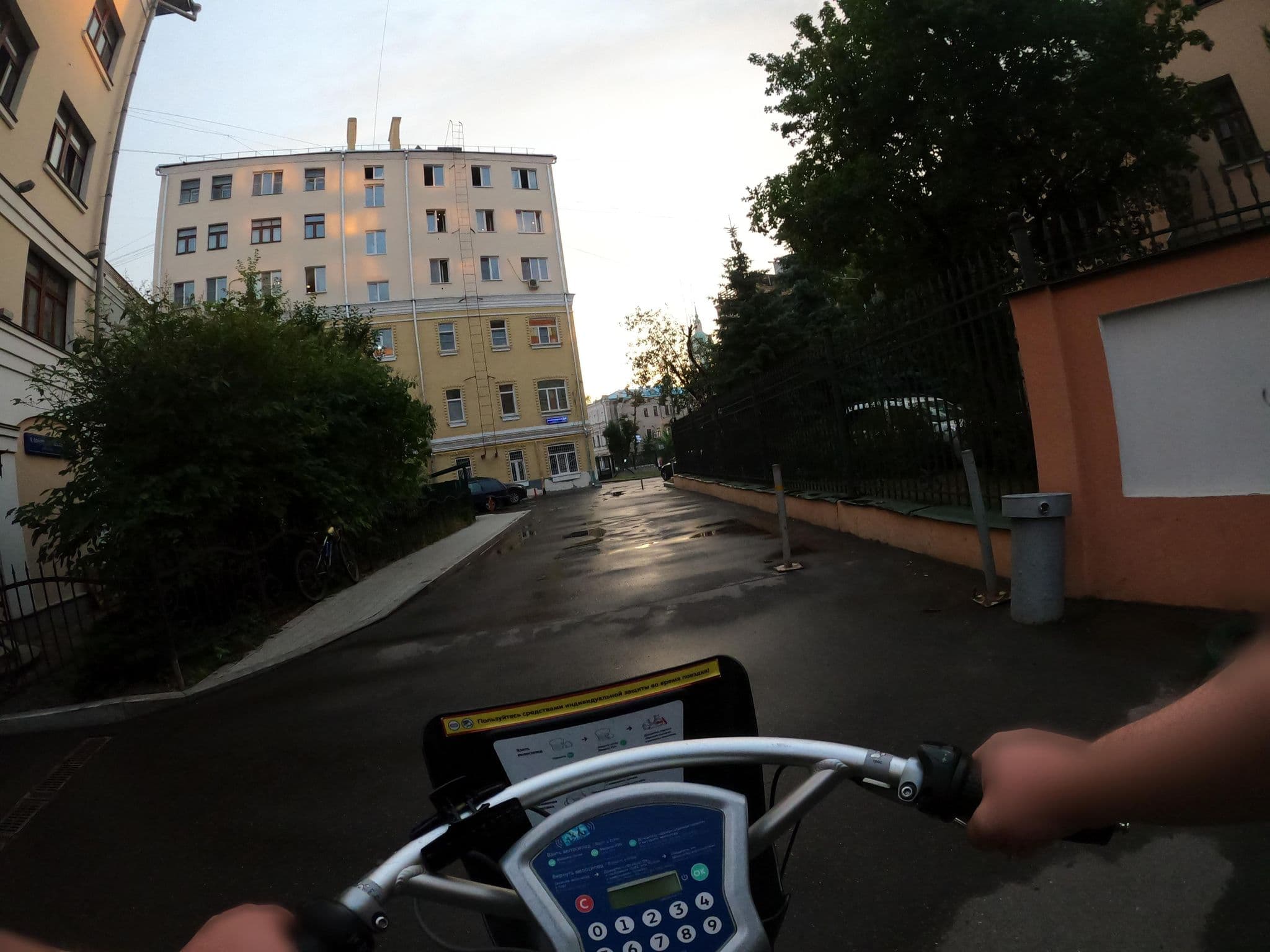 Street view near Layla Hotel, Moscow — © trolleway (CC BY-SA · Mapillary)