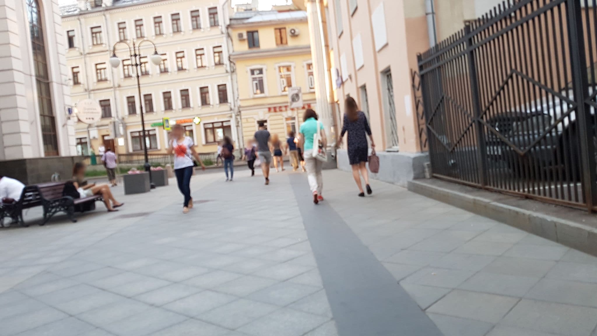 Street view near ФОРТЛАЙН, Zamoskvorech’ye — © dmbreaker (CC BY-SA · Mapillary)