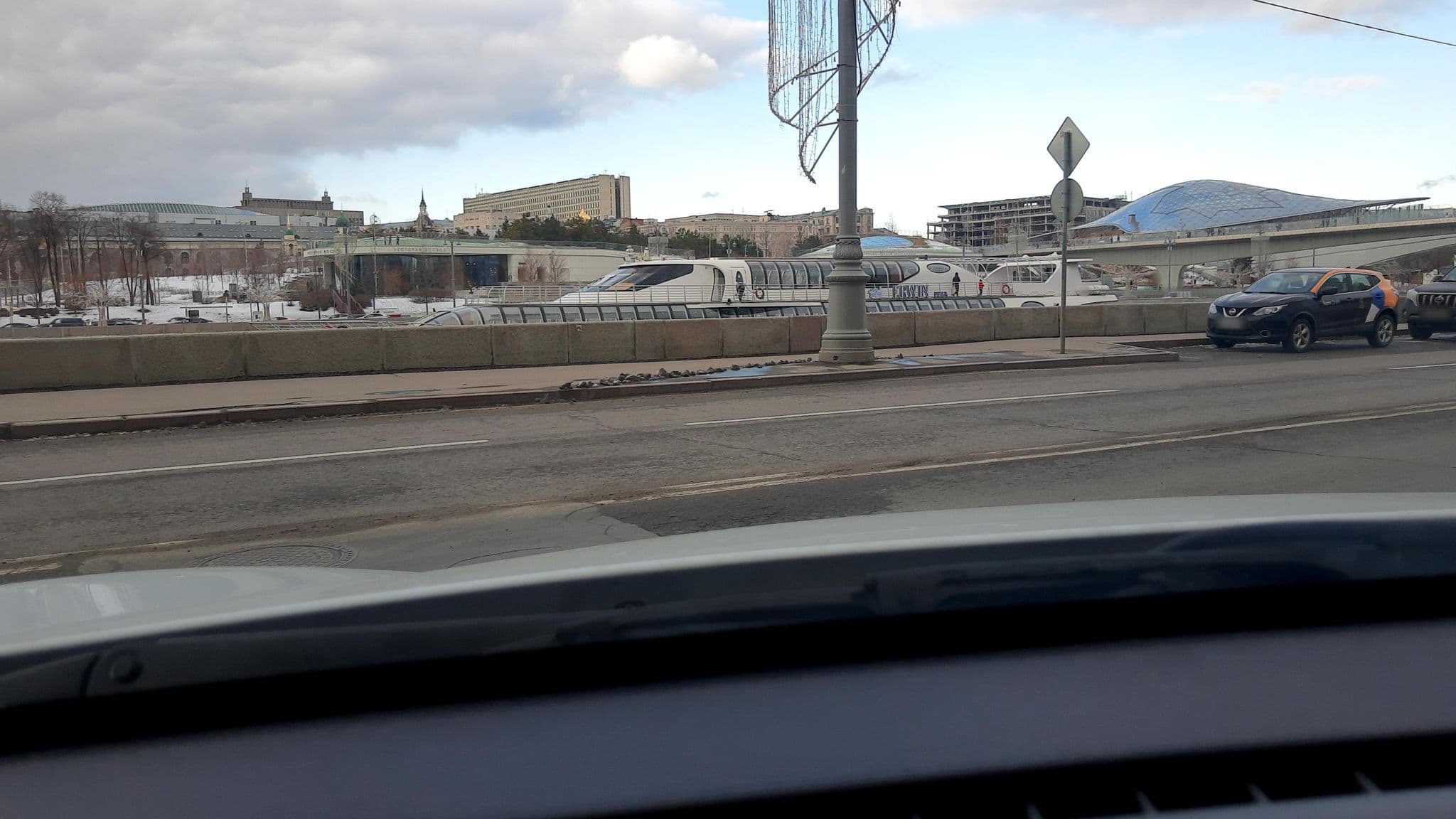 Street view near Apeiron Space Hotel, Moscow — © phoneuploader (CC BY-SA · Mapillary)