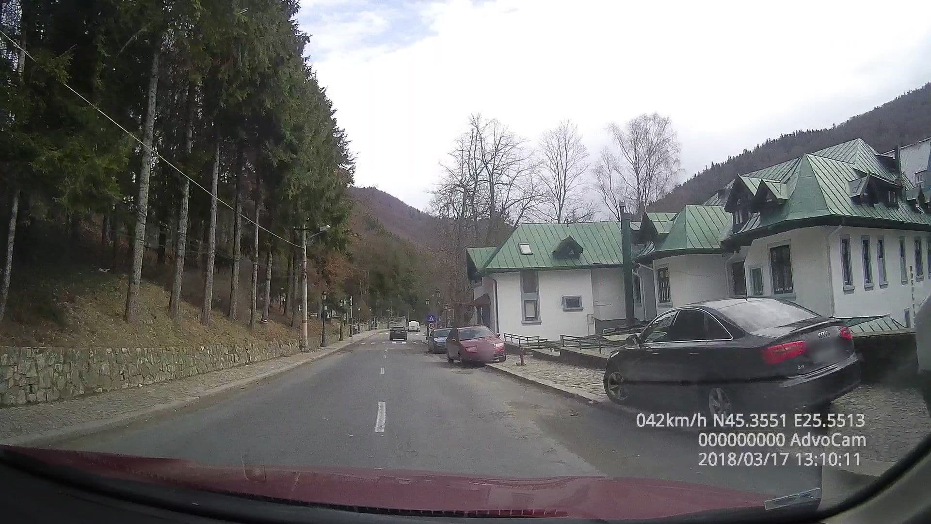 Street view near Hotel Tanți, Sinaia — © tavi (CC BY-SA · Mapillary)
