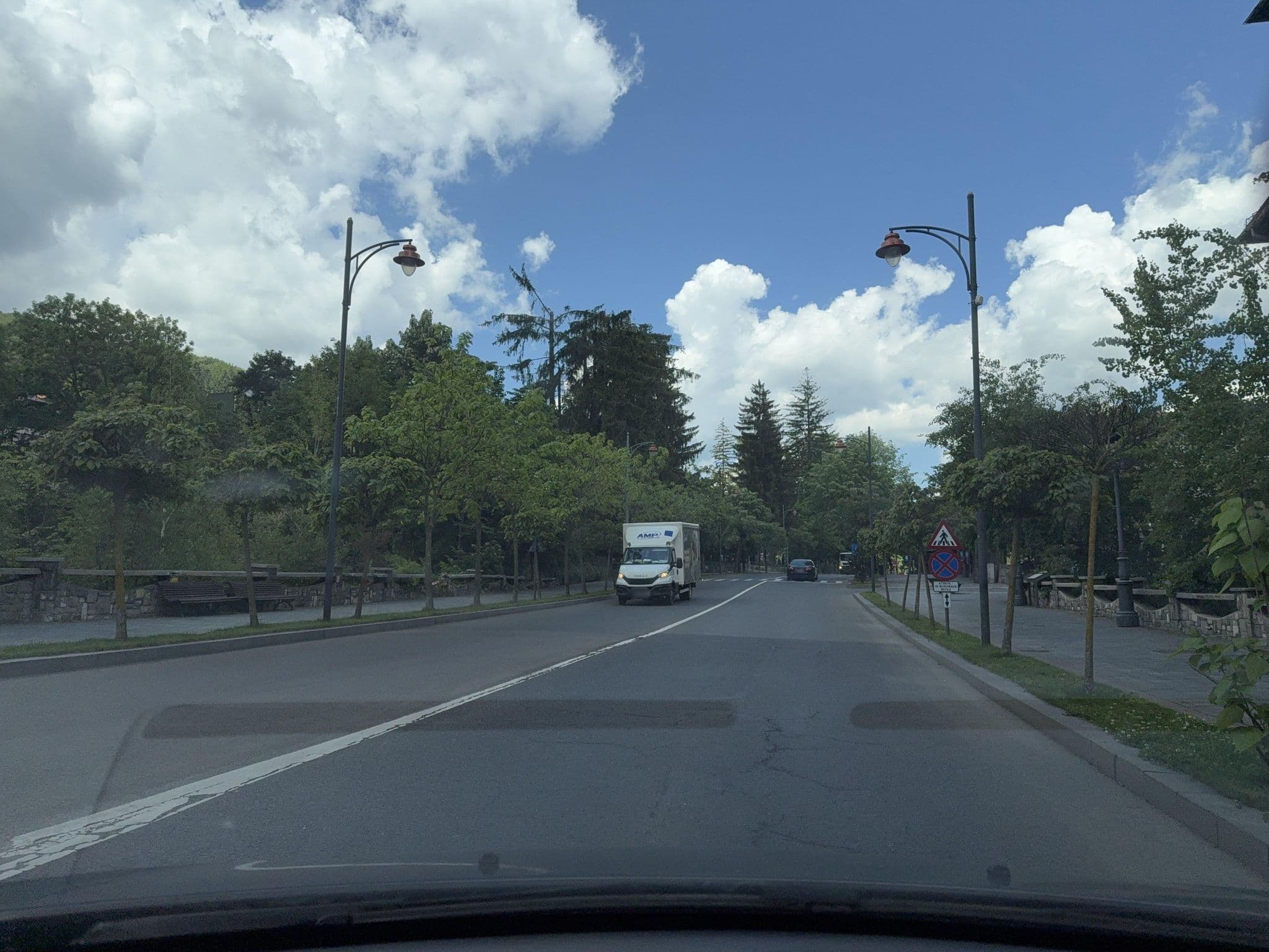 Street view near Hotel Păltiniș ( abandonat), Sinaia