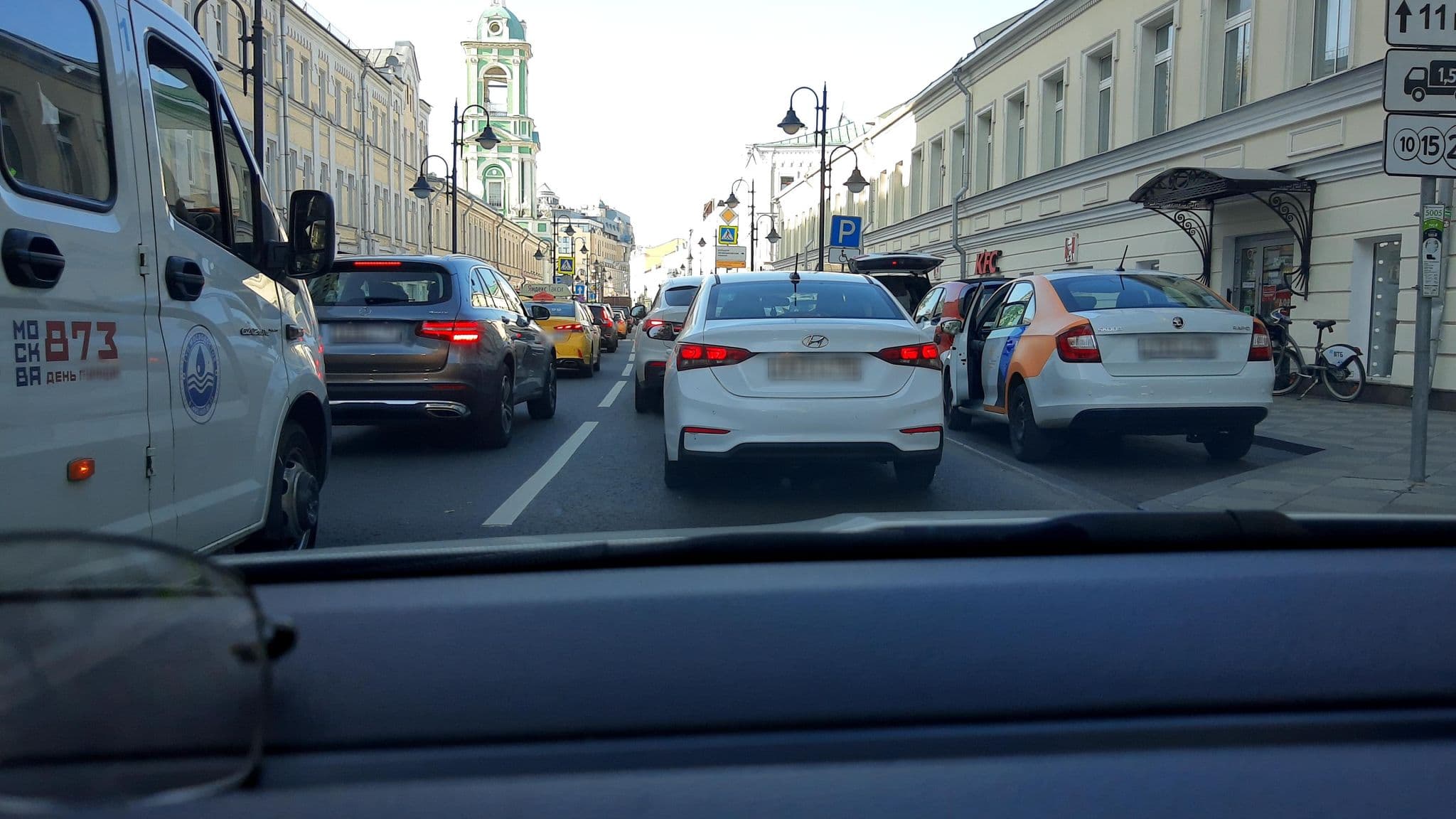 Street view near Weekend Inn, Moscow — © phoneuploader (CC BY-SA · Mapillary)