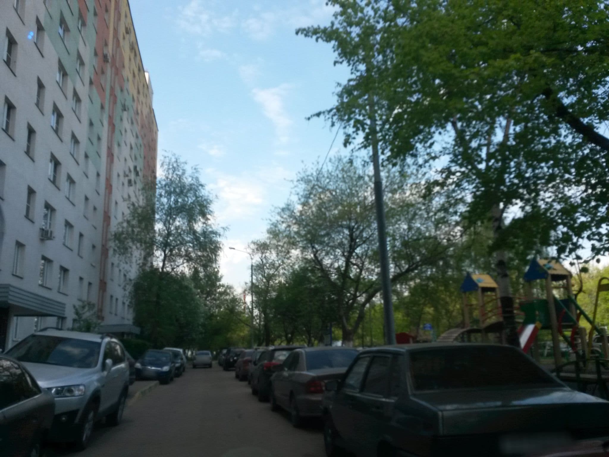Street view near УЮТ ЧАСТНАЯ ГОСТИНИЦА, Mar’ino — © vikdd (CC BY-SA · Mapillary)