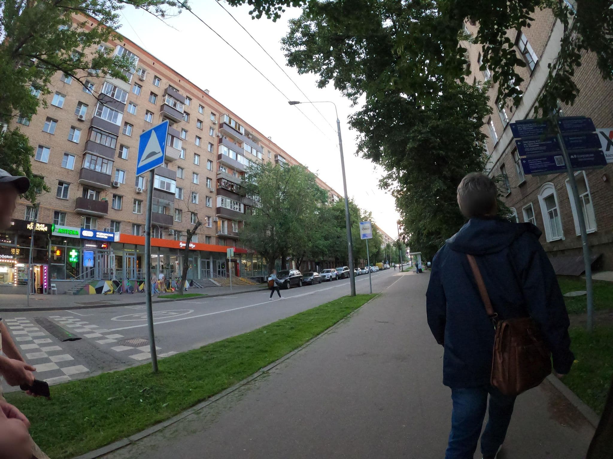 Street view near Арома Отель, Kozhukhovo — © trolleway (CC BY-SA · Mapillary)