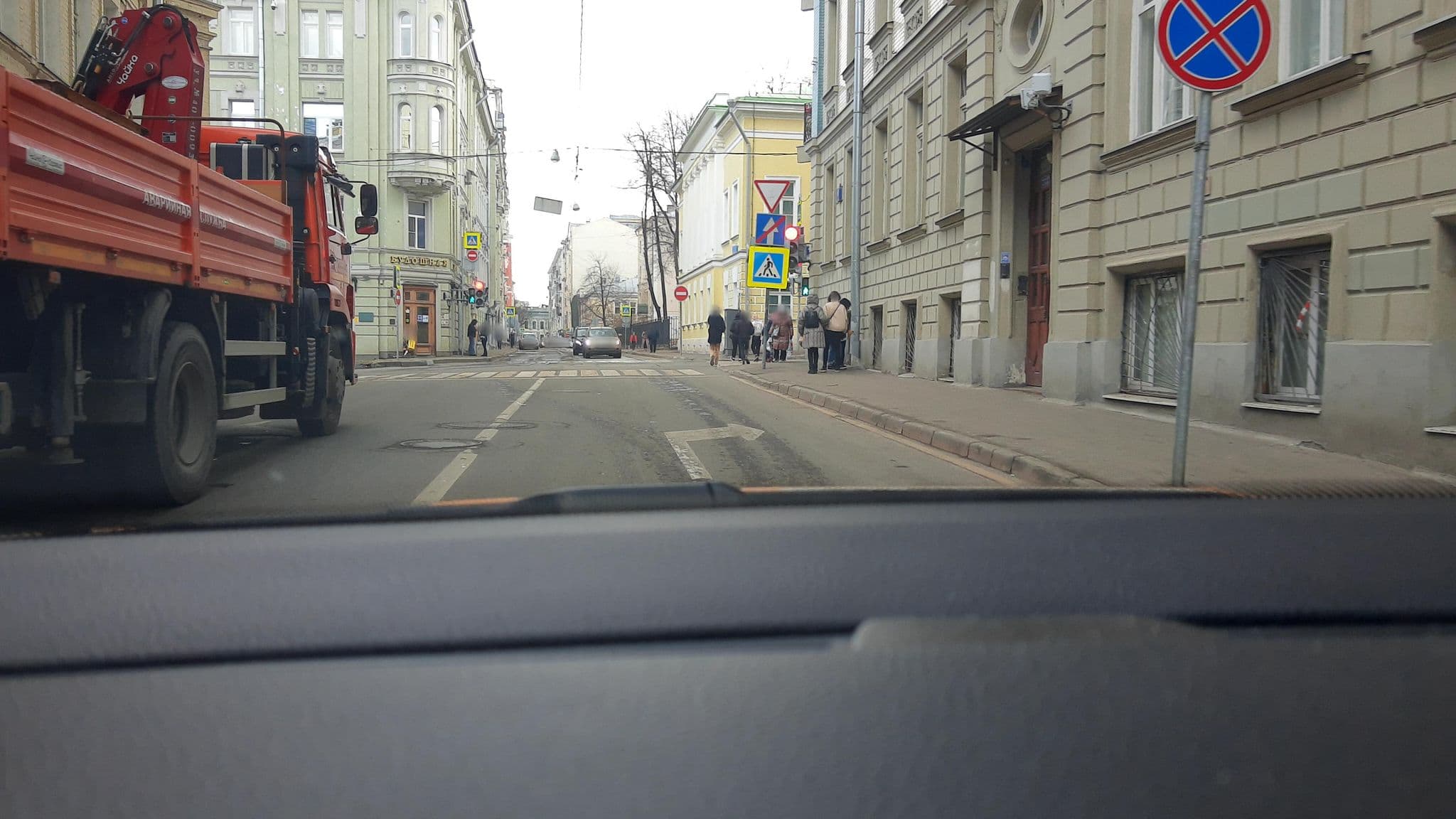 Street view near Hostel на Лялином, Moscow — © phoneuploader (CC BY-SA · Mapillary)