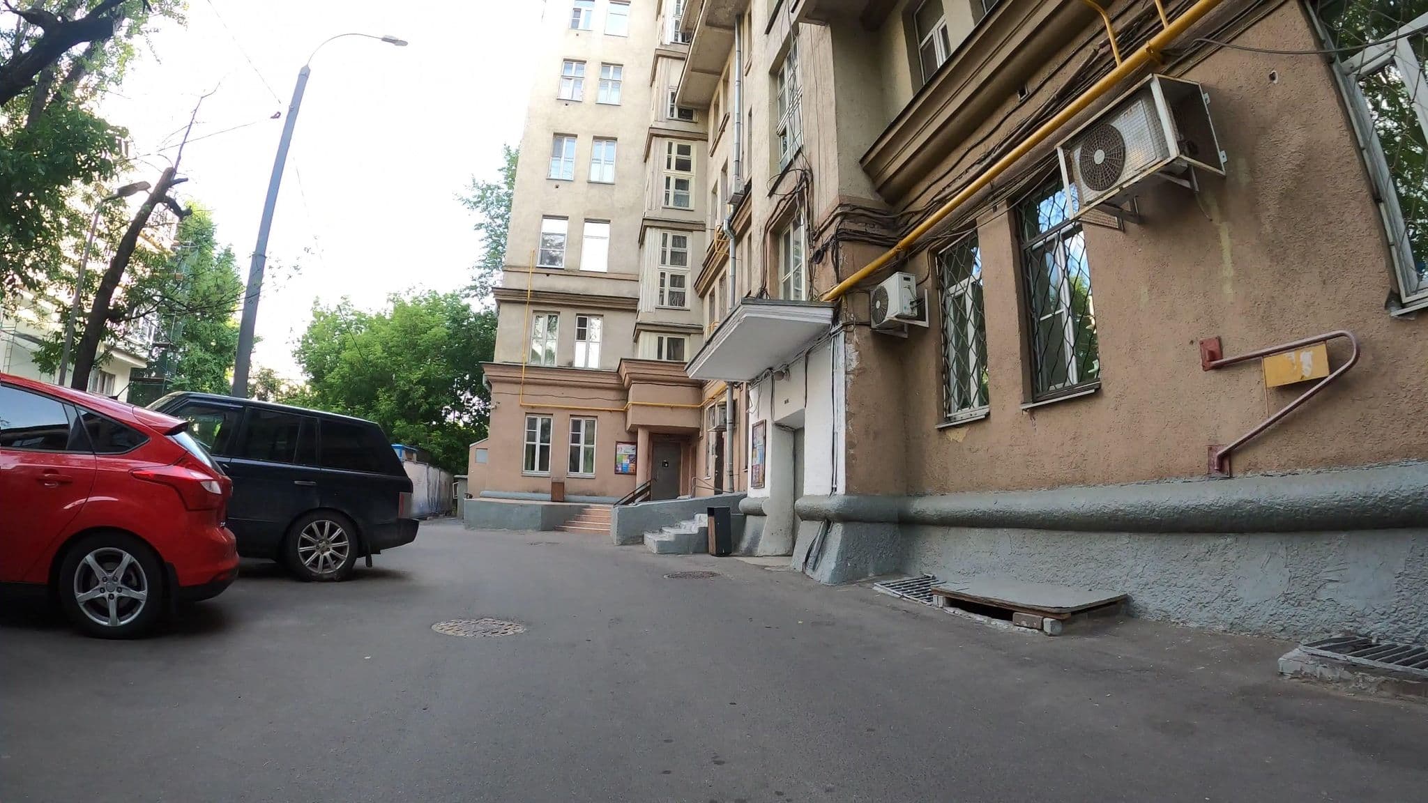 Street view near Мини Отель Авиамоторная, Lefortovo — © trolleway (CC BY-SA · Mapillary)