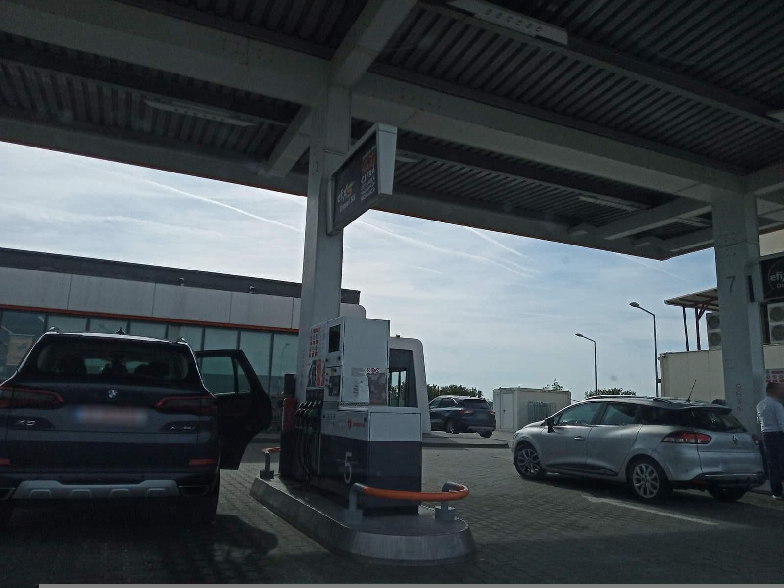 Street view near Motel Mitică Apostol, Strejnicu — © tavi (CC BY-SA · Mapillary)