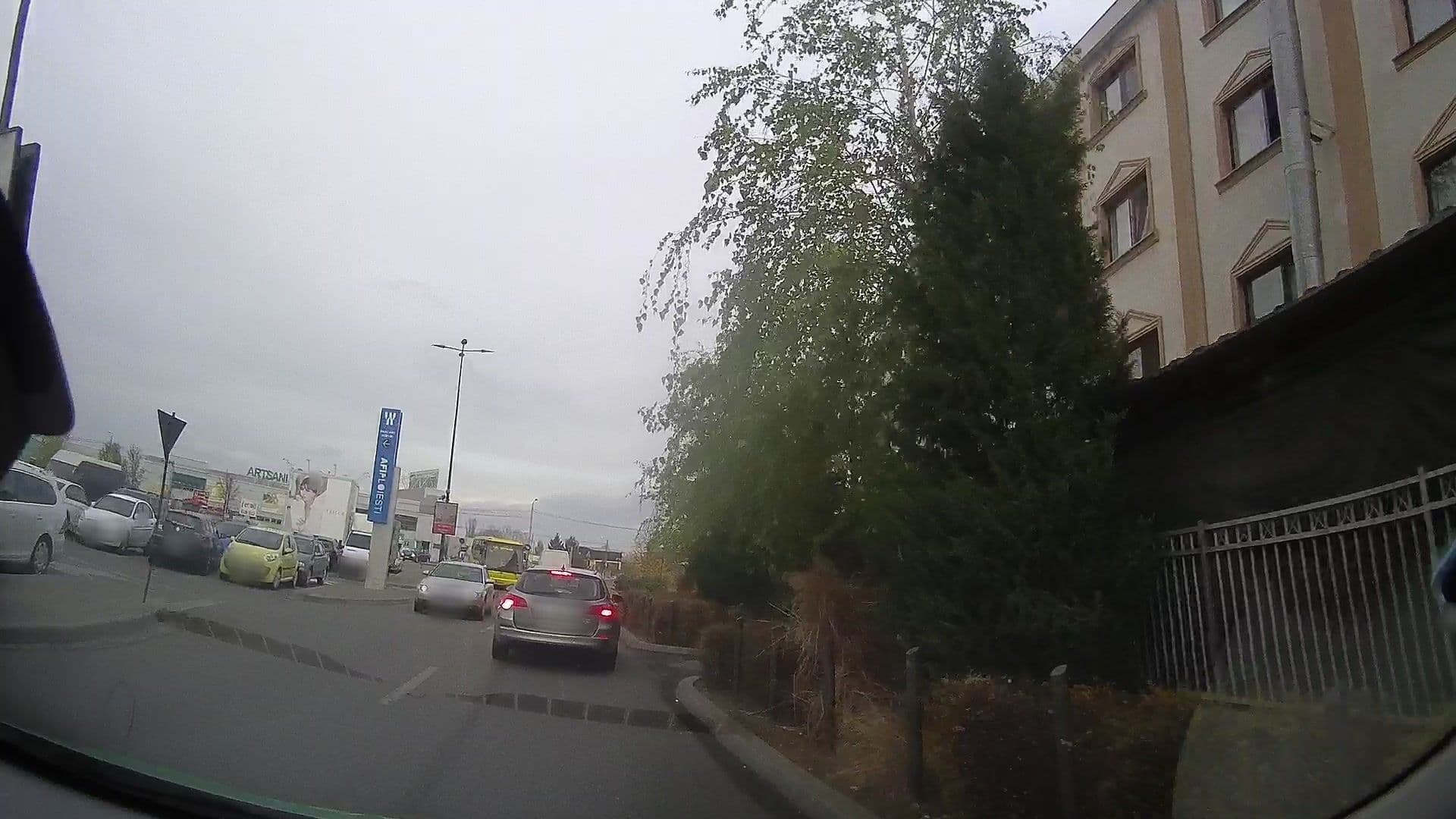 Street view near Hotel Forum, Ploieşti — © tavi (CC BY-SA · Mapillary)