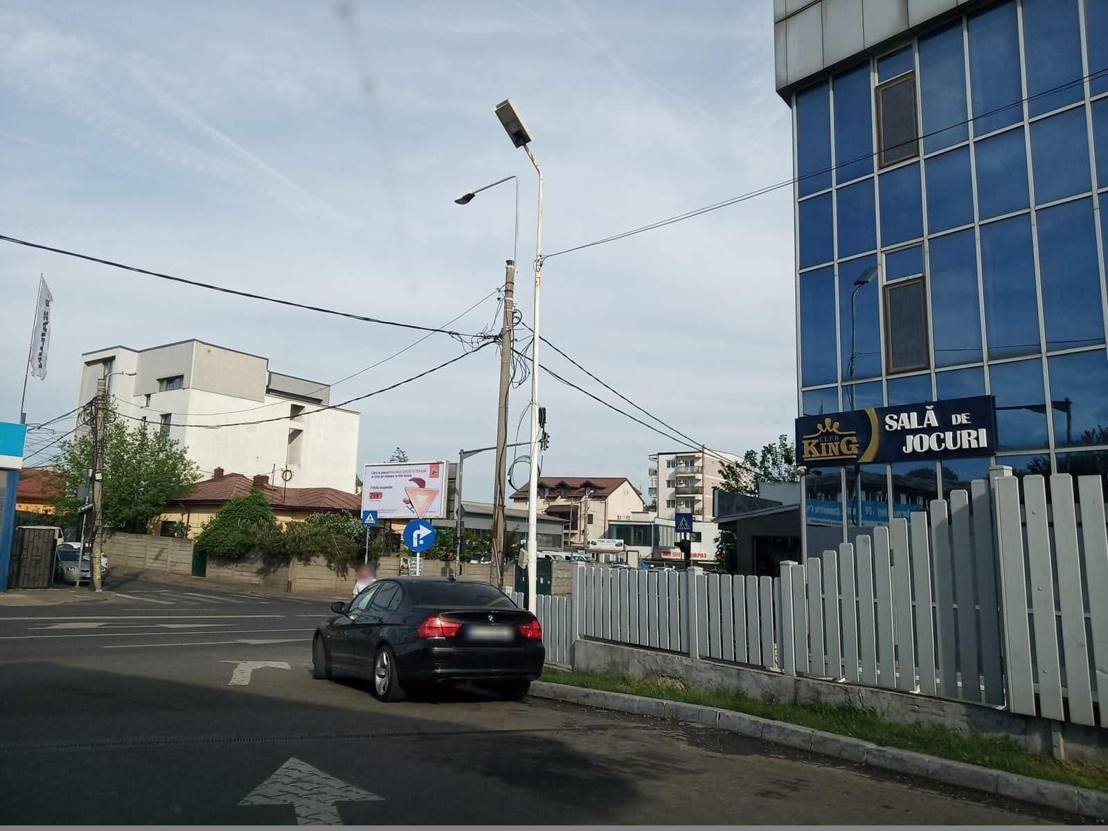 Street view near Lion's Hotel, Sector 2 — © tavi (CC BY-SA · Mapillary)