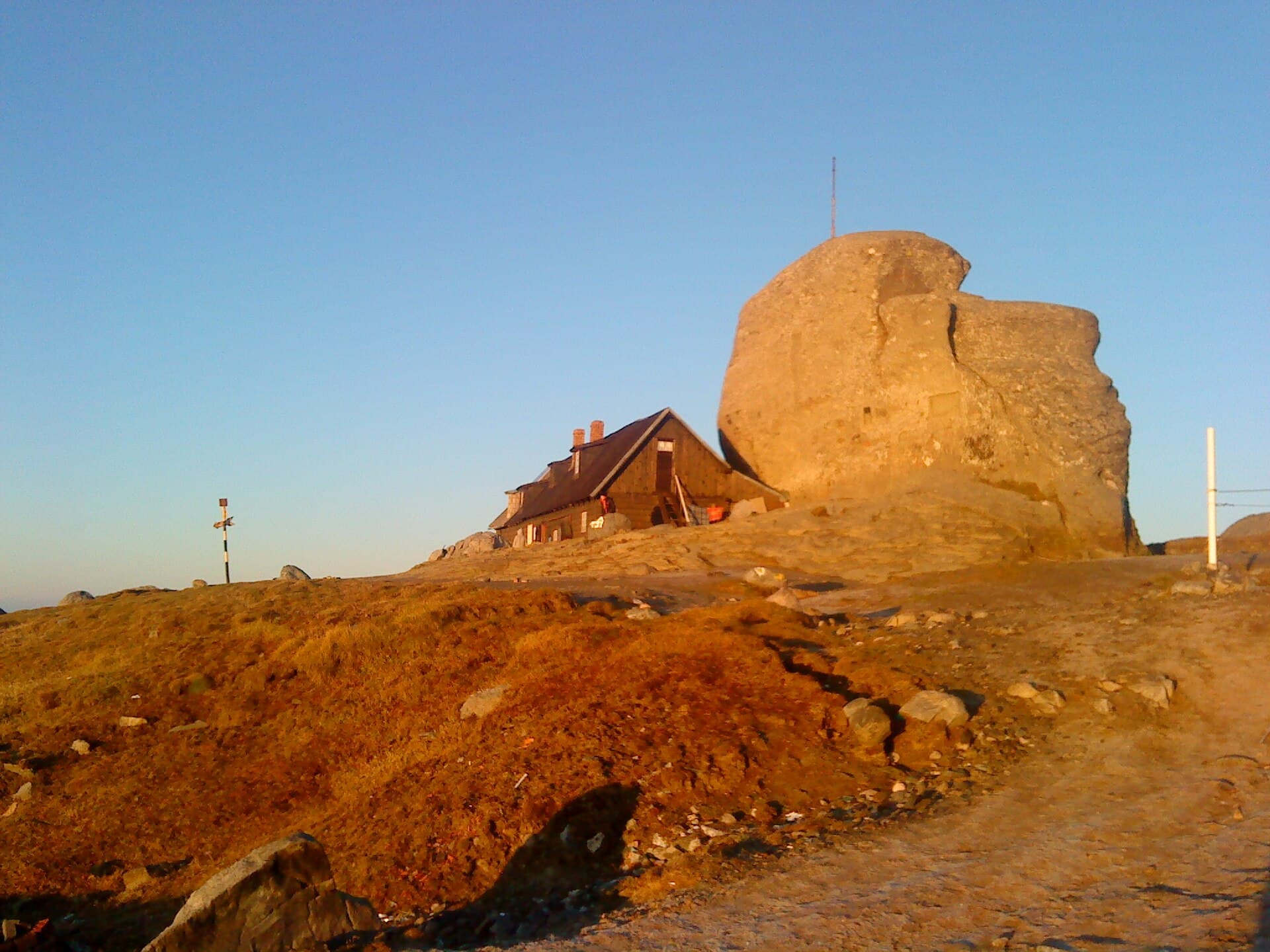 Cabana Omu (via Wikimedia Commons, CC BY-SA 3.0)